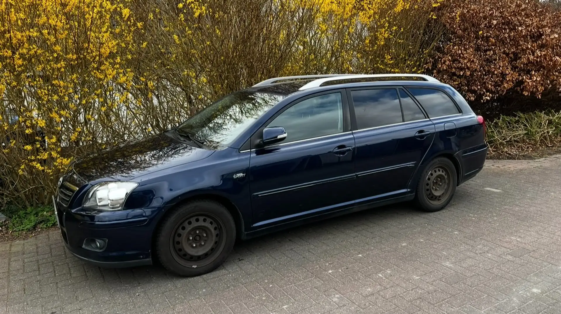 Toyota Avensis Avensis 2.2 D-CAT Combi Executive Blau - 2