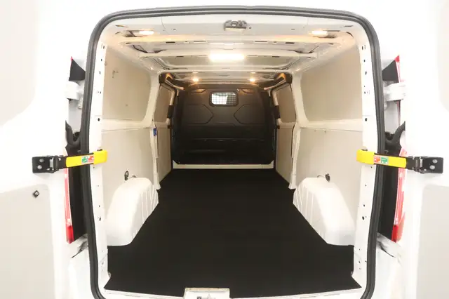 Ford Transit Custom view 3