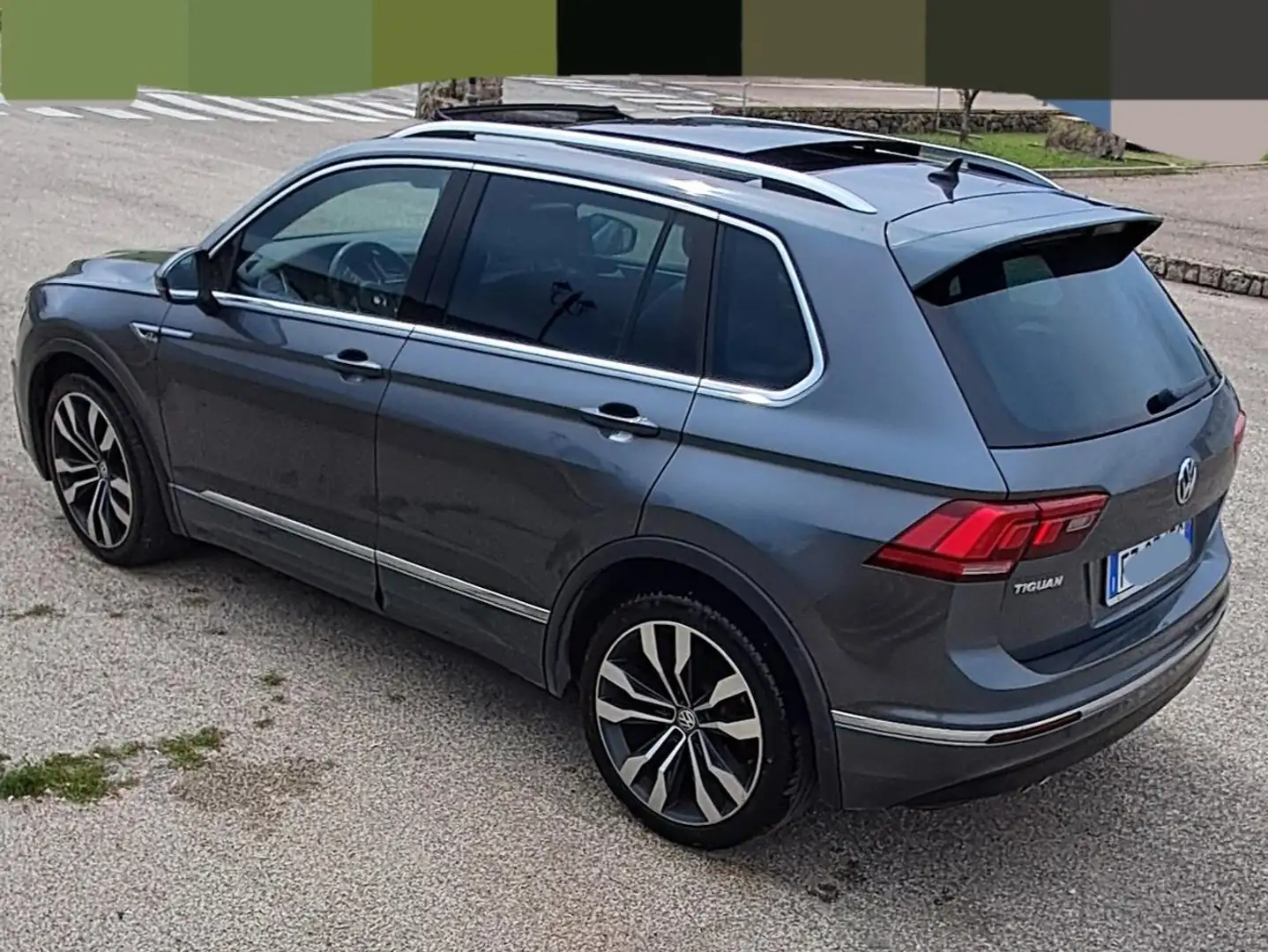 Volkswagen Tiguan Tiguan II 20161.5 tsi Sport 130cv Grigio - 2