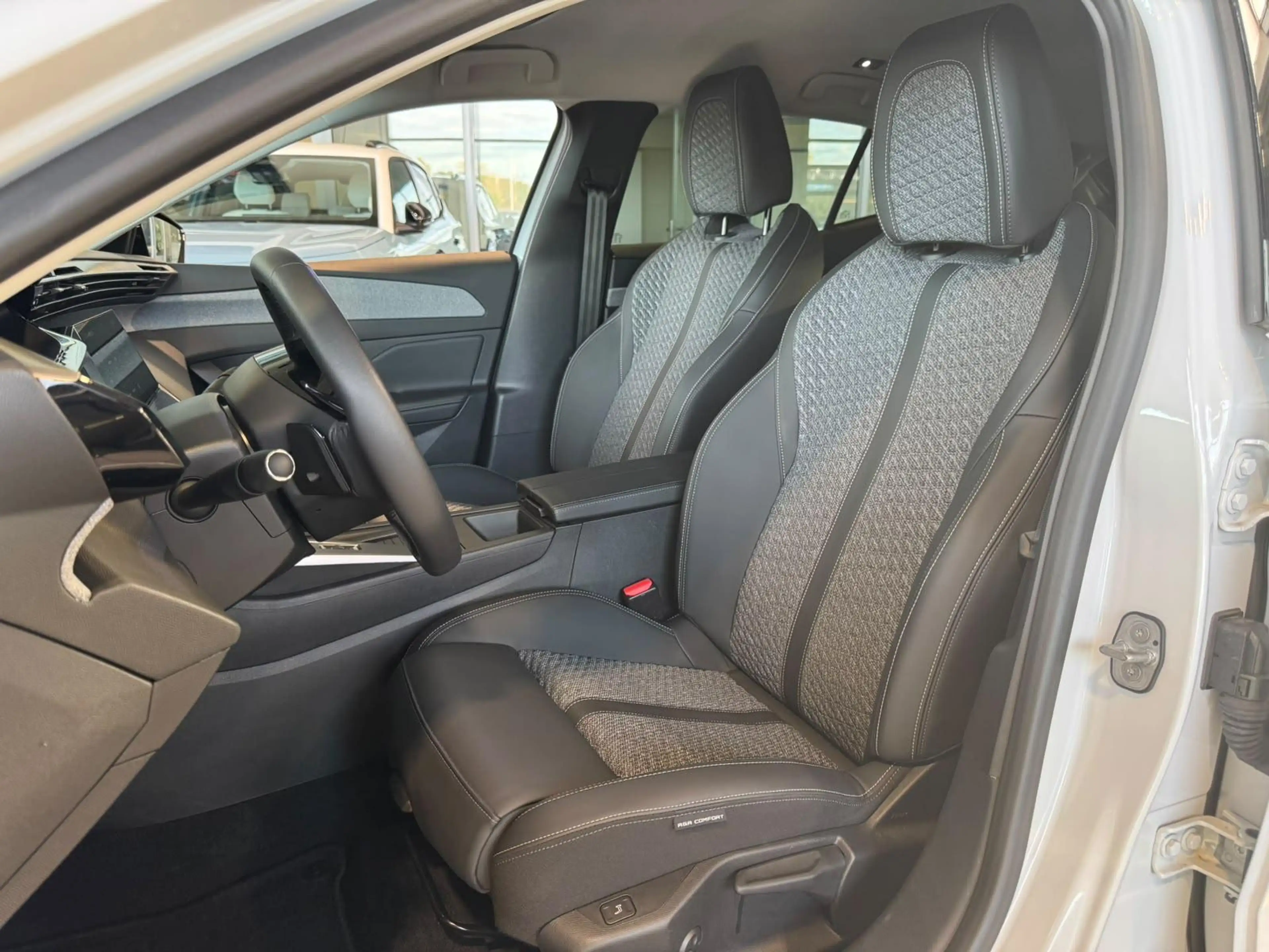 Peugeot 408 1.2 Hybrid GT e-DSC6 5d 100kW — photo 12