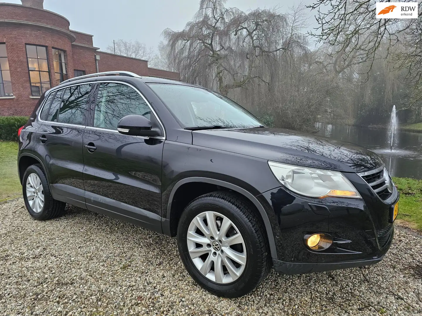 Volkswagen Tiguan 2.0 TSI Sport&Style 4Motion AUTOMAAT Чорний - 1