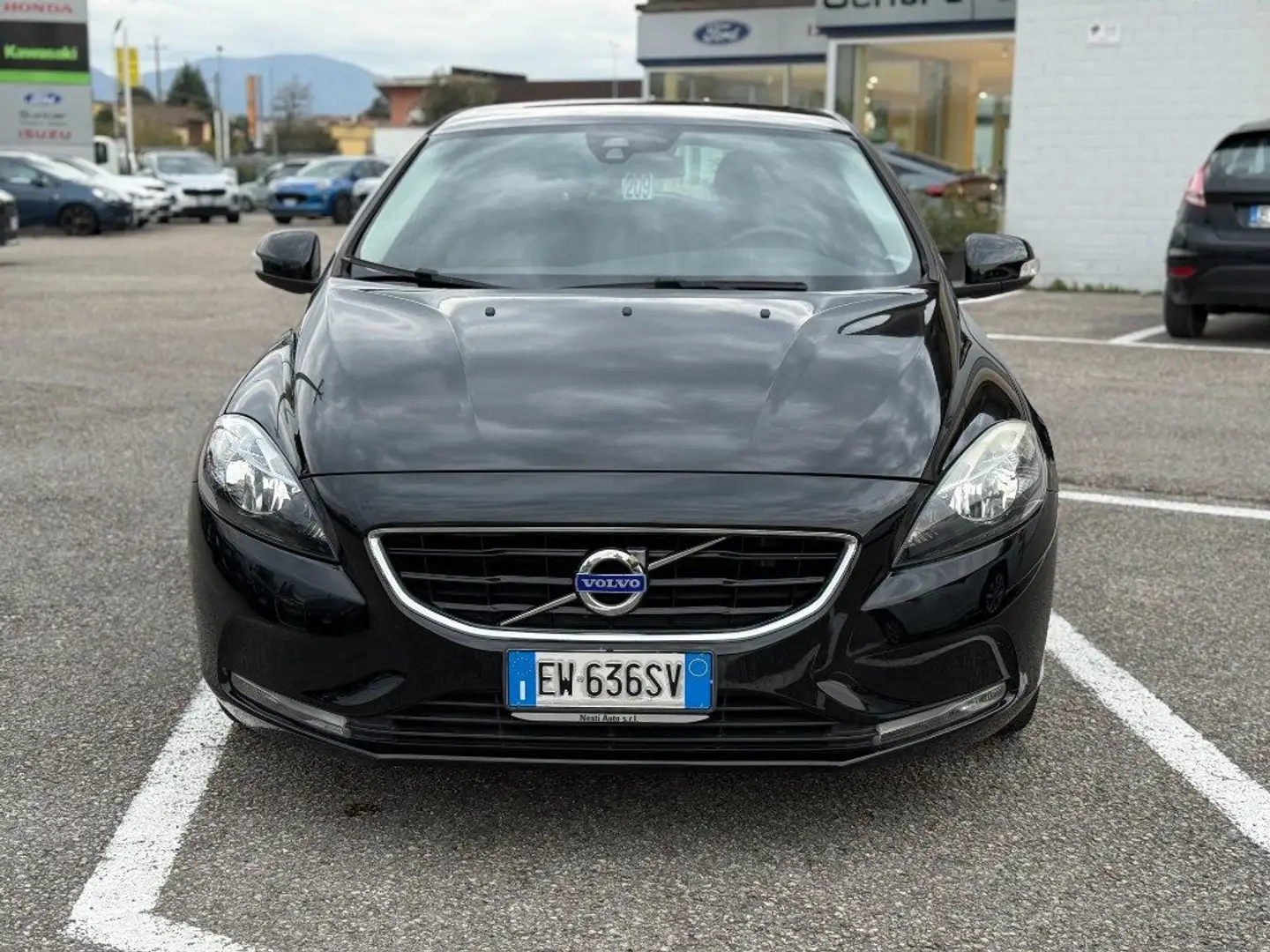 Volvo V40 D2 1.6 Momentum Noir - 2