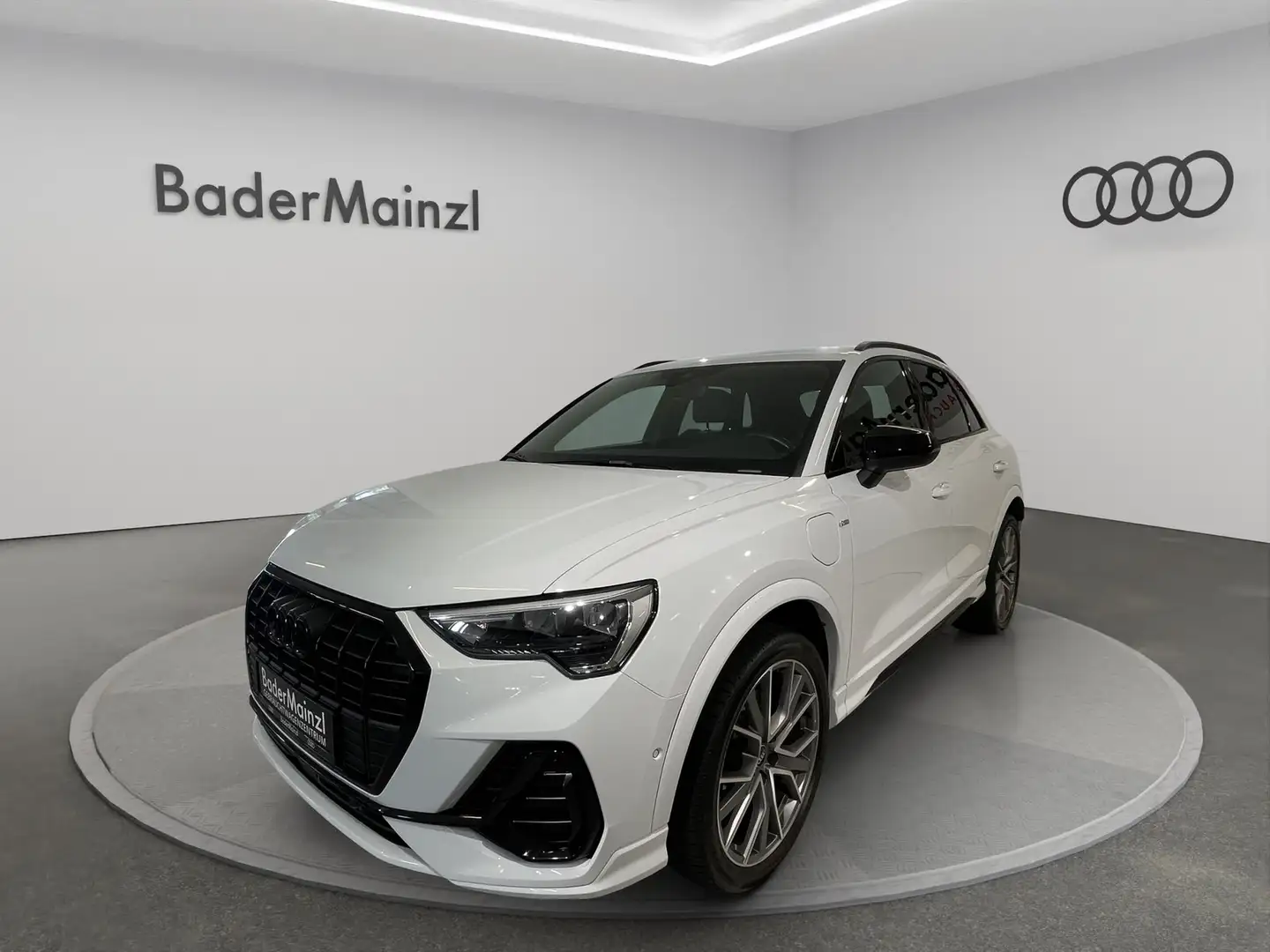 Audi Q3 1.4TFSIe S Line Navi RFK Sonos SHZ Weiß - 1
