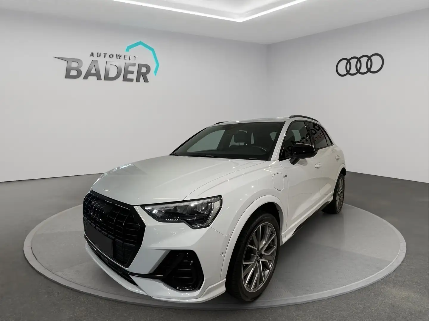 Audi Q3 1.4TFSIe S Line Navi RFK Sonos SHZ Weiß - 1