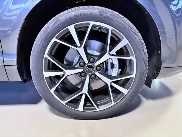 Audi Q3 view 8