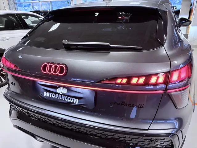 Audi Q3 view 6