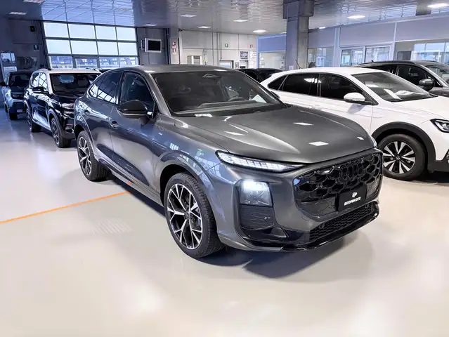 Audi Q3 view 3