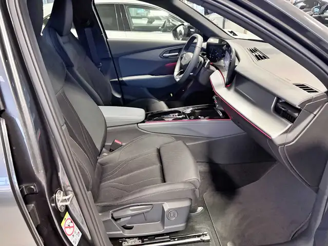 Audi Q3 view 14