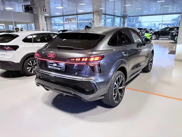 Audi Q3 view 5