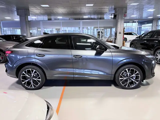 Audi Q3 view 4