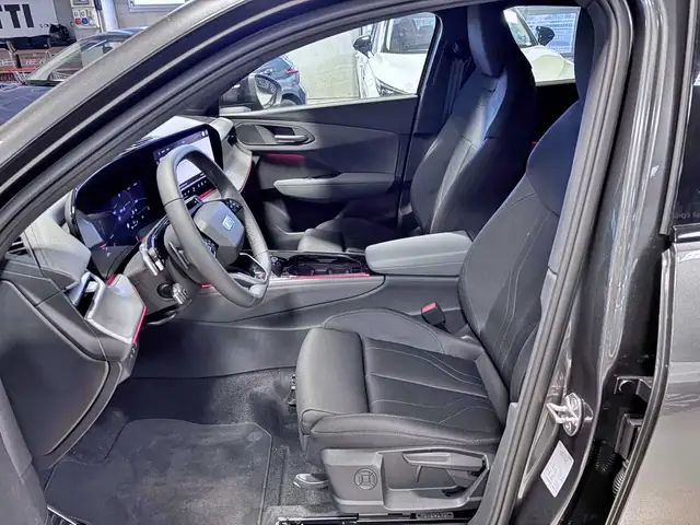 Audi Q3 view 12