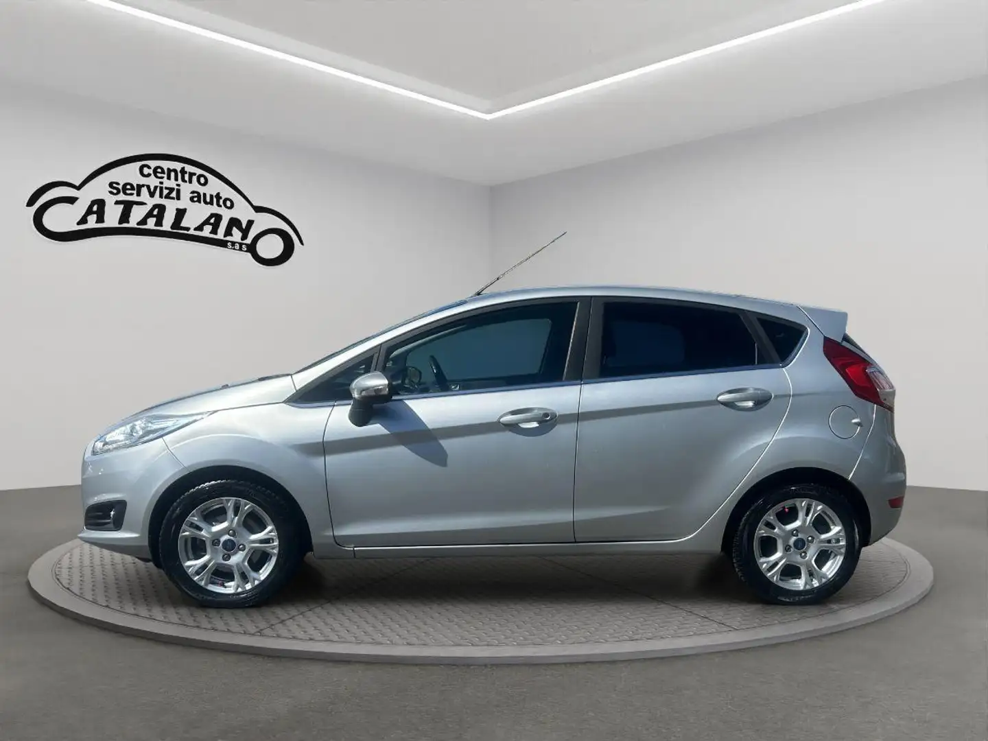 Ford Fiesta 1.5 TDCi 75 CV 5p. Titanium Grau - 2