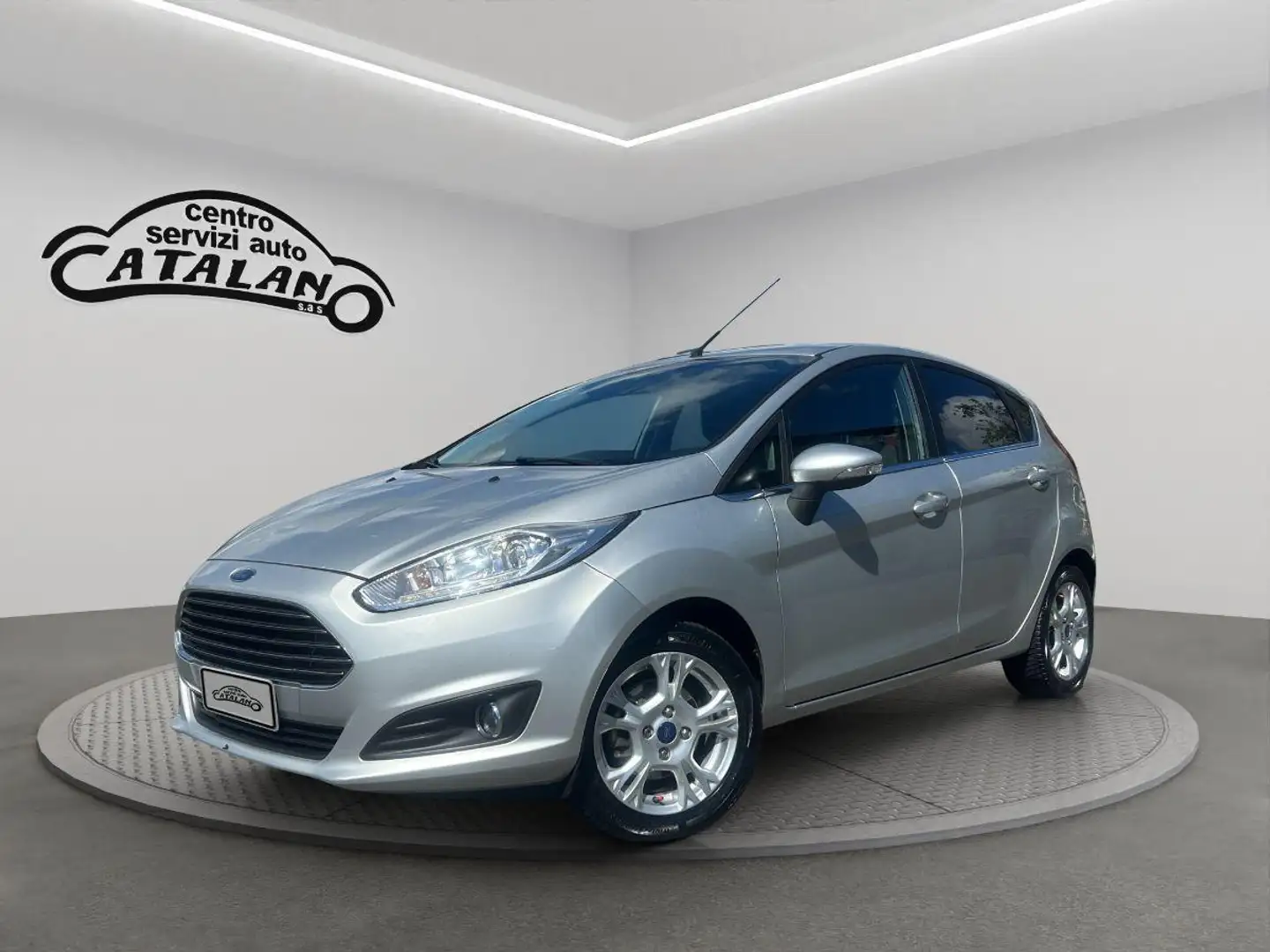 Ford Fiesta 1.5 TDCi 75 CV 5p. Titanium Grau - 1