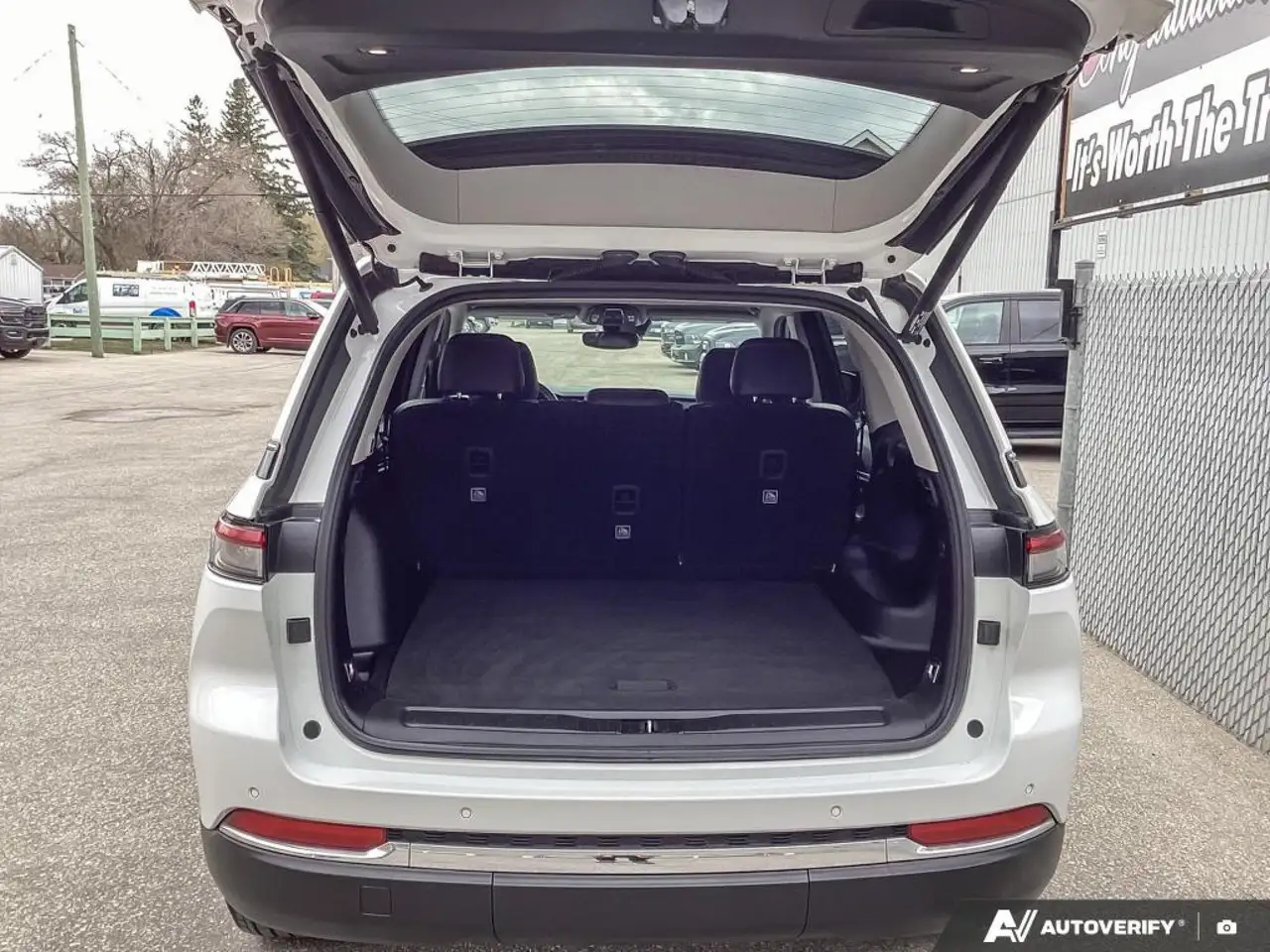 Jeep Grand Cherokee photo Jeep Grand Cherokee