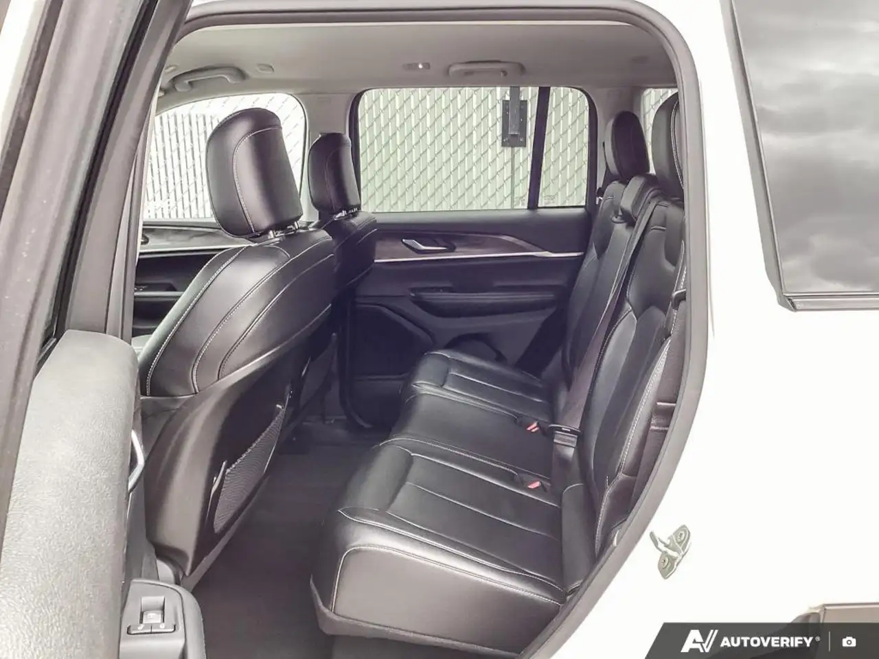 Jeep Grand Cherokee photo Jeep Grand Cherokee