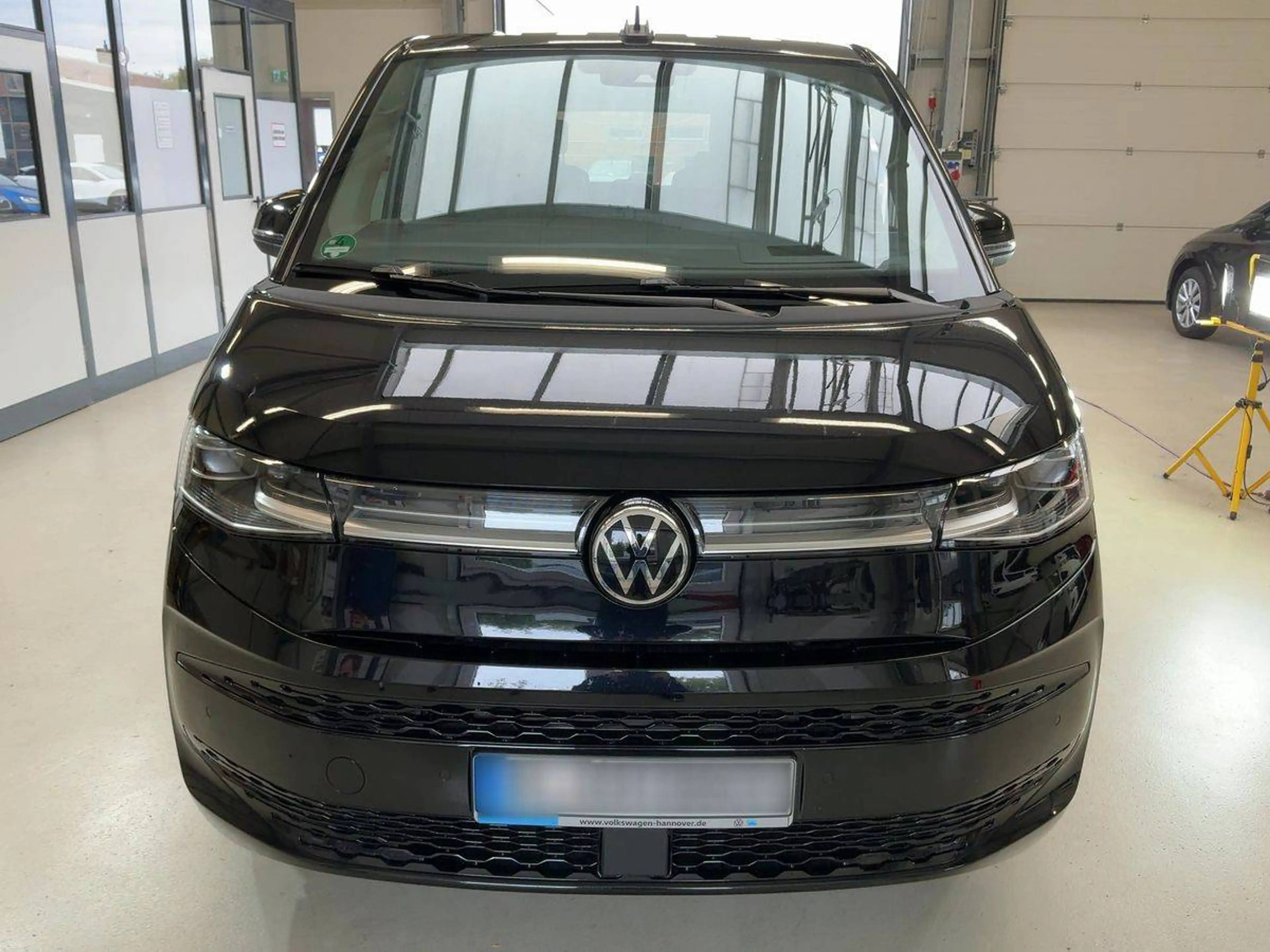 Volkswagen T7 Multivan lang Style — photo 3