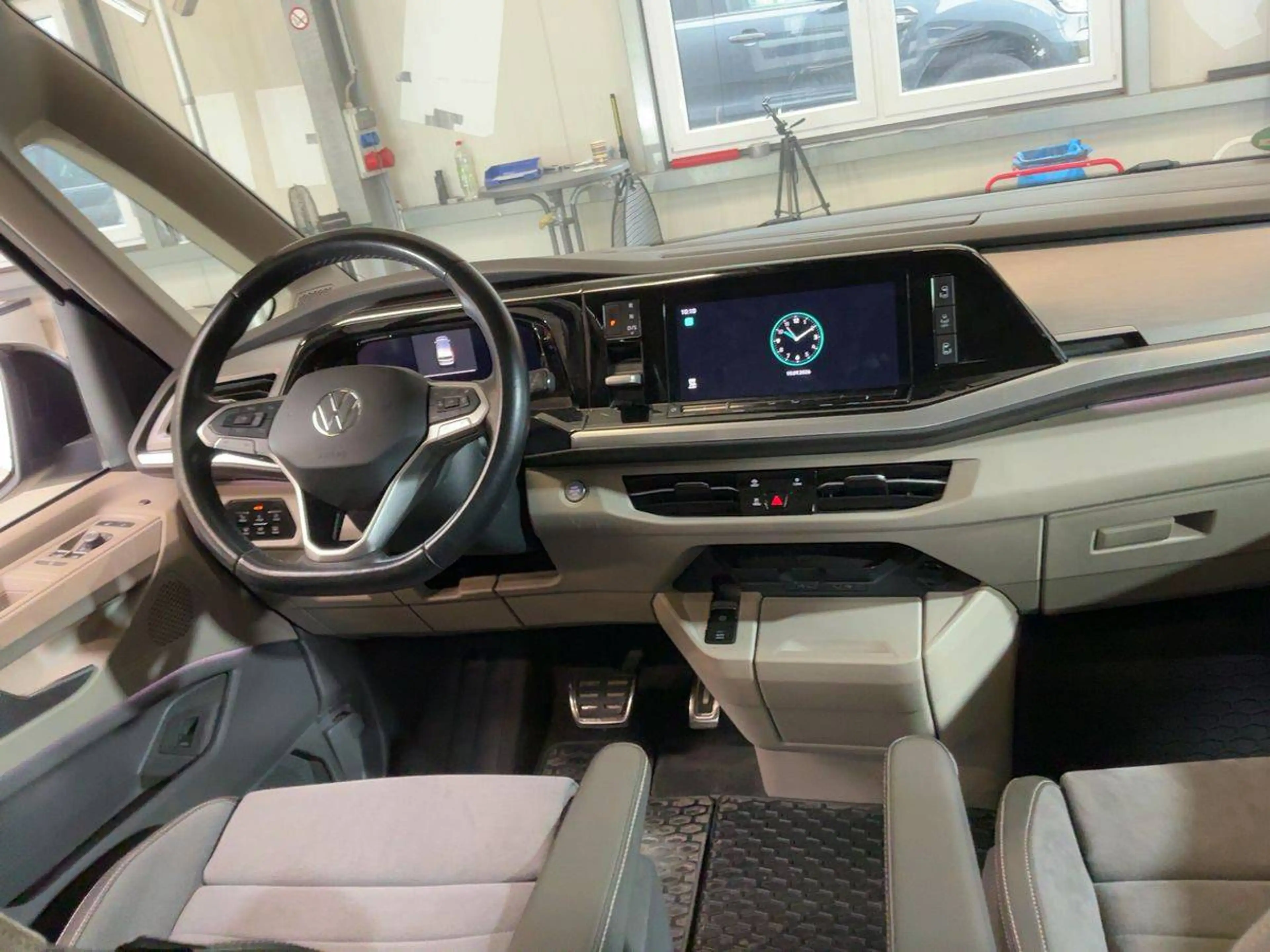 Volkswagen T7 Multivan lang Style — photo 9