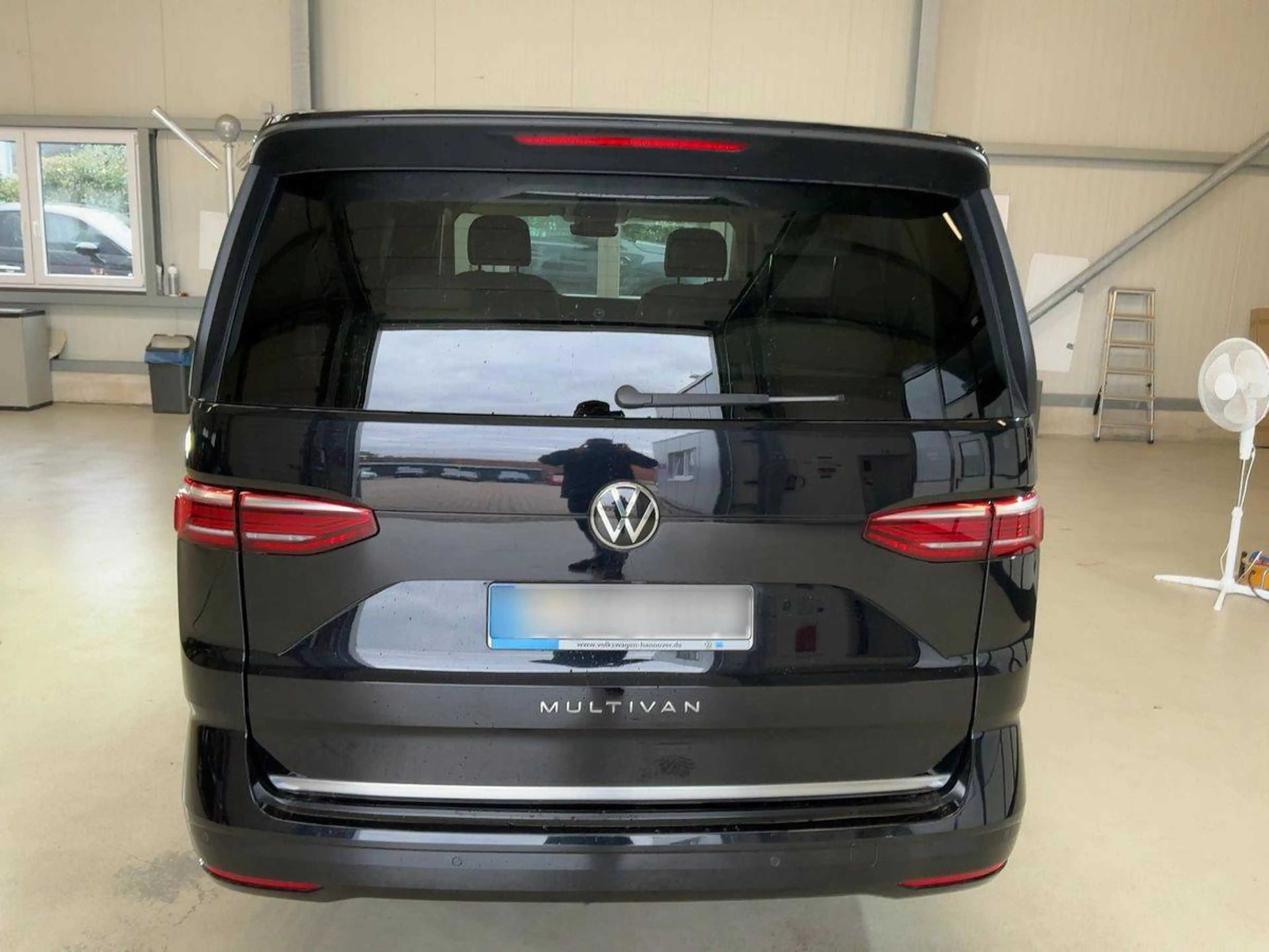 Volkswagen T7 Multivan lang Style — photo 8