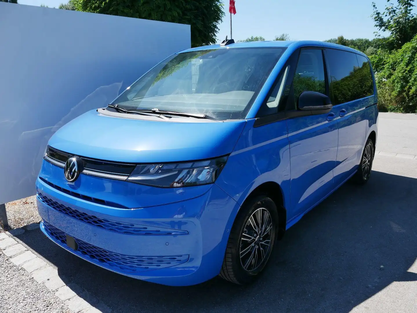Volkswagen T7 Multivan Life 2.0 TDI *PDC*LED*SHZ* AHK-SCHWENKBAR*SMART... Blau - 1