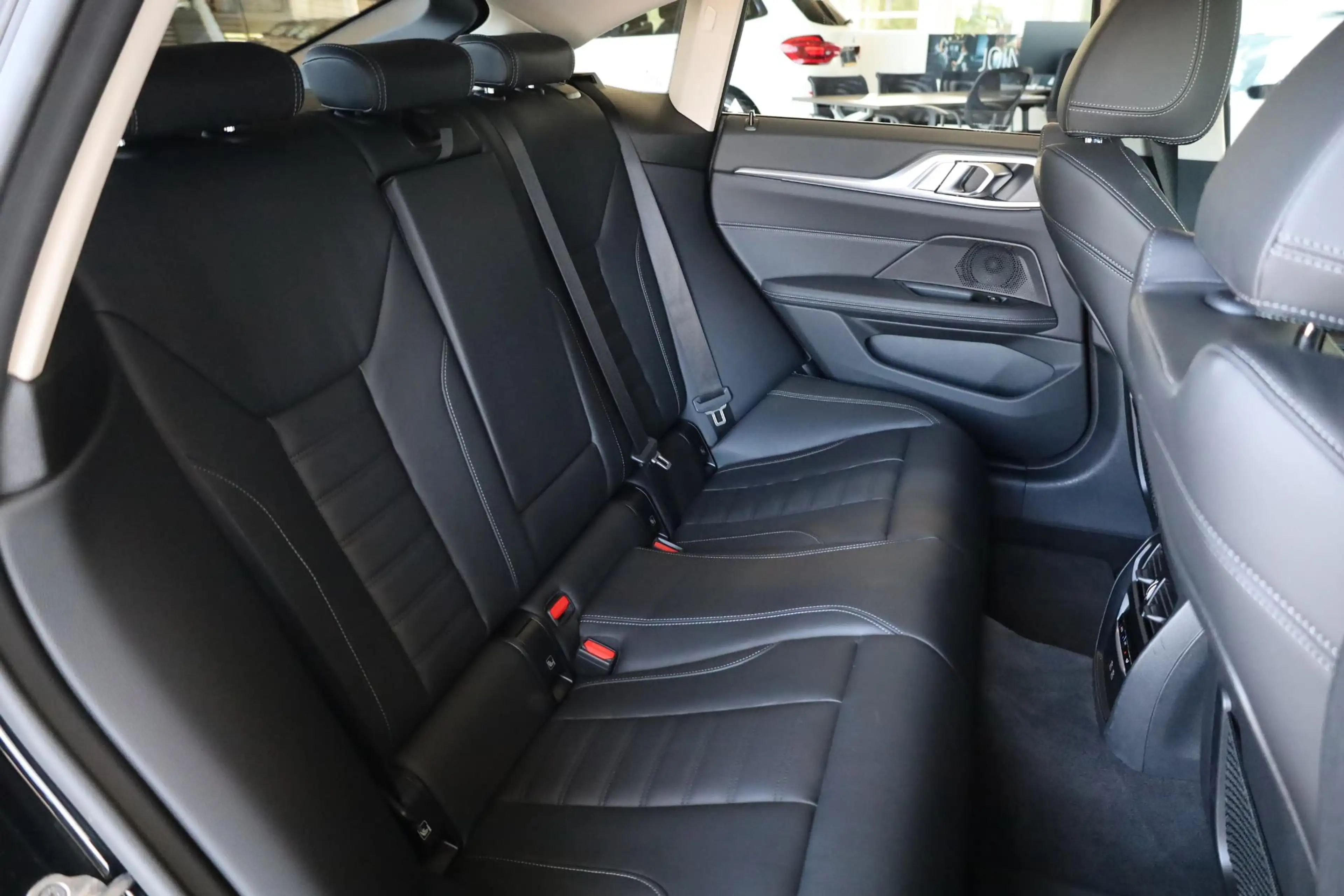 BMW i4 eDrive40 | Rondomzicht Camera | Stoelverwarming | — photo 9