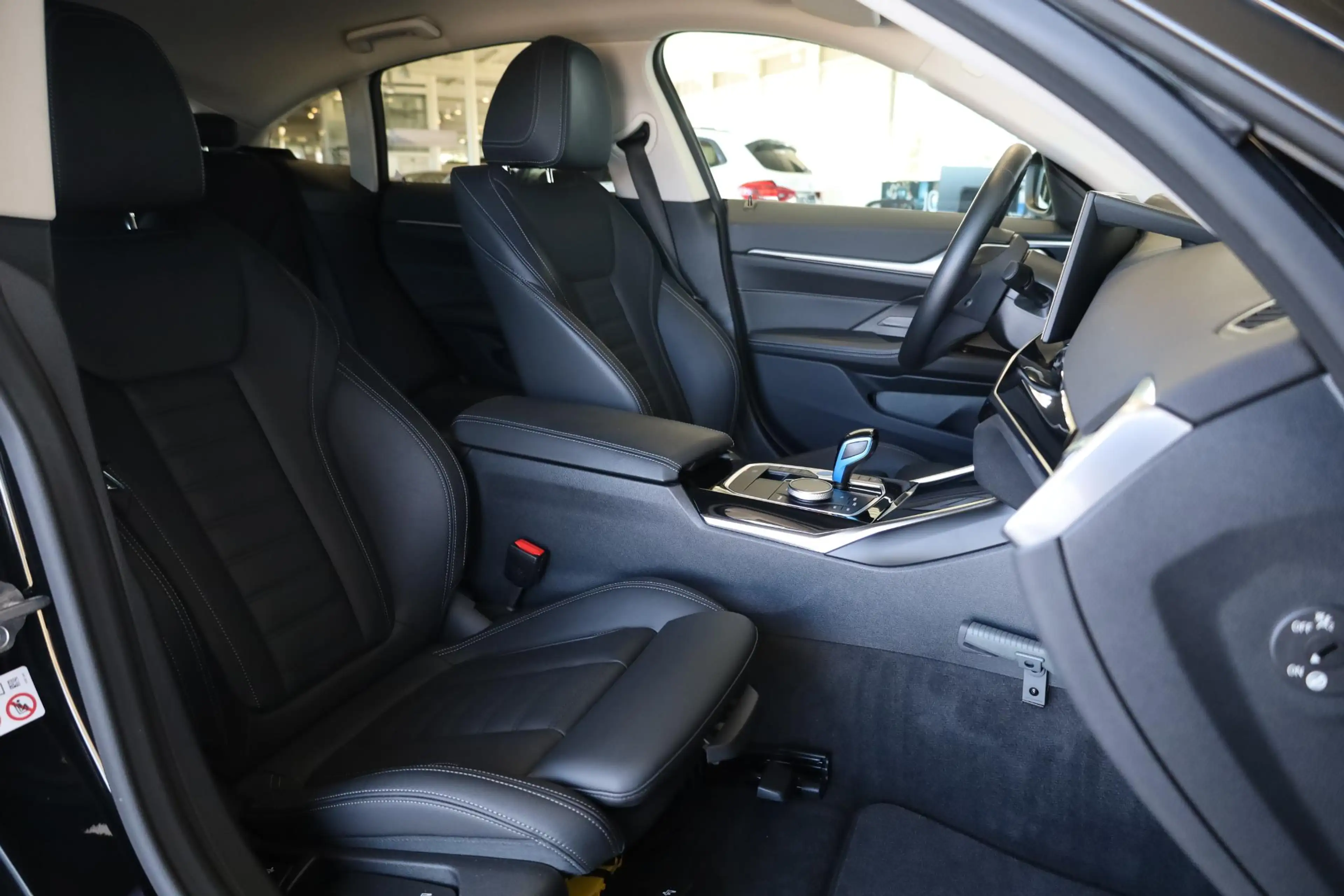 BMW i4 eDrive40 | Rondomzicht Camera | Stoelverwarming | — photo 8