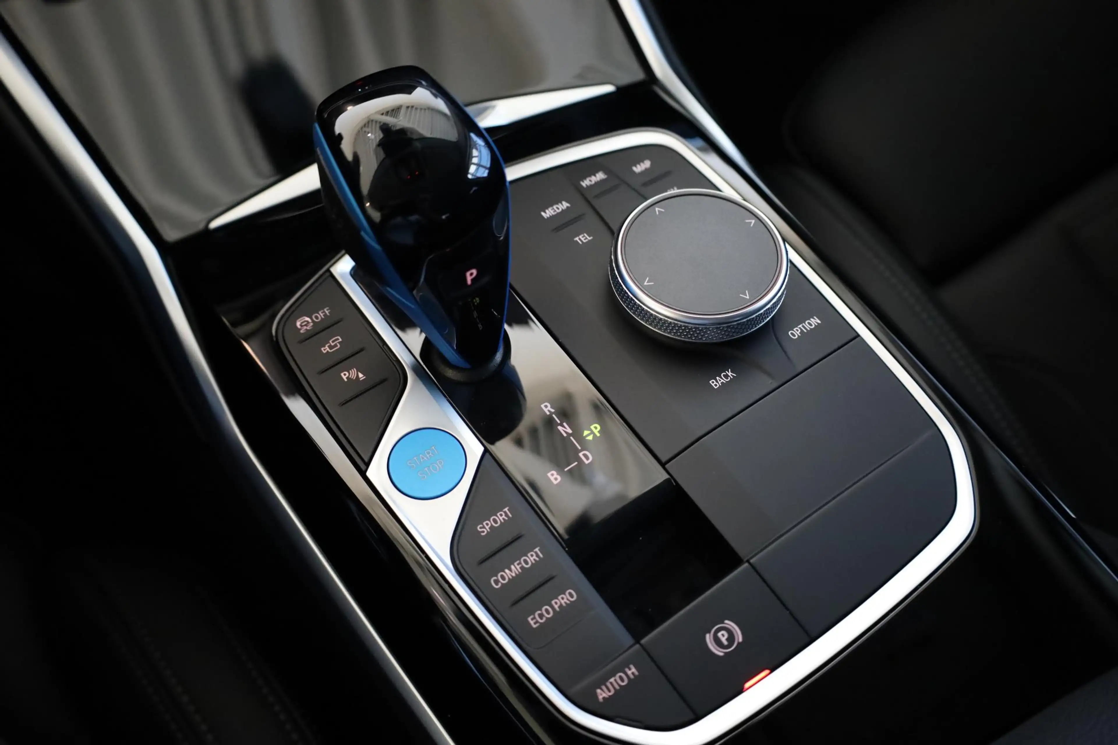 BMW i4 eDrive40 | Rondomzicht Camera | Stoelverwarming | — photo 15