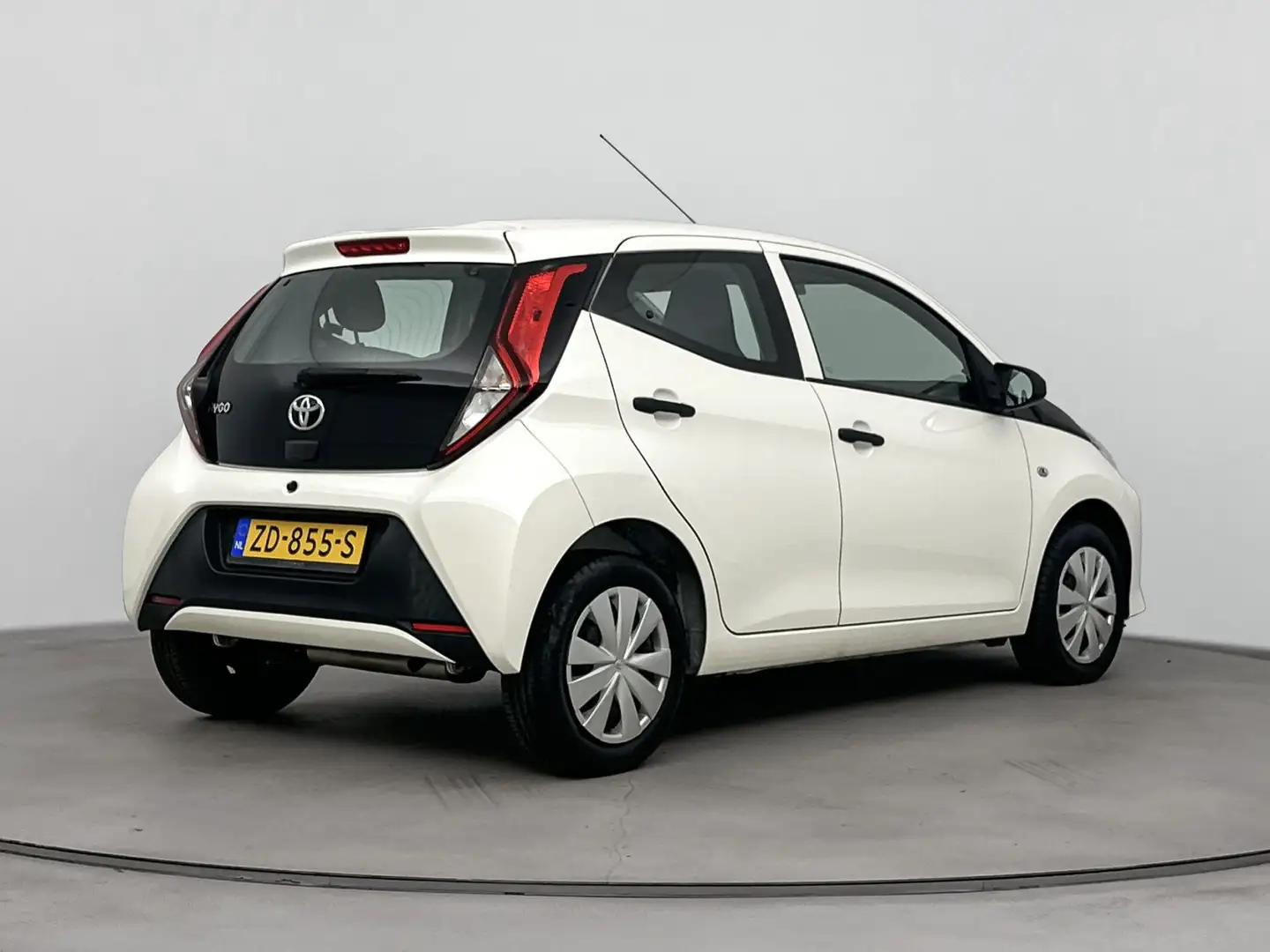 Toyota Aygo 1.0 VVT-i x-fun | bluetooth | CPV | Wit - 2