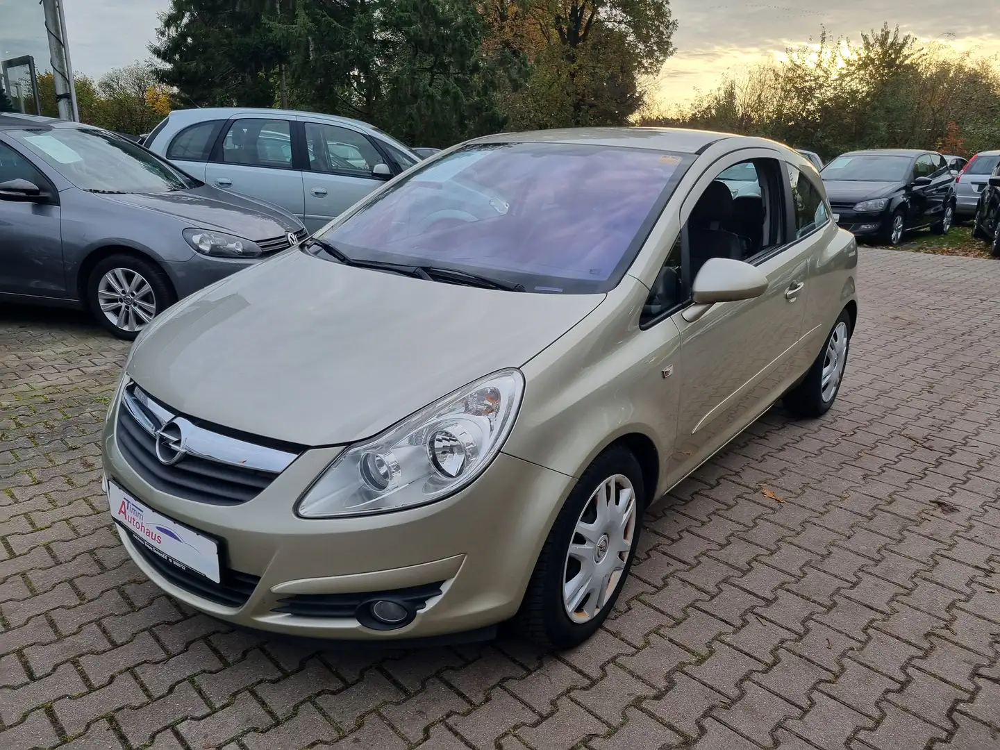 Opel Corsa Corsa 3-Türer 1.2 16V Cosmo Gold - 1