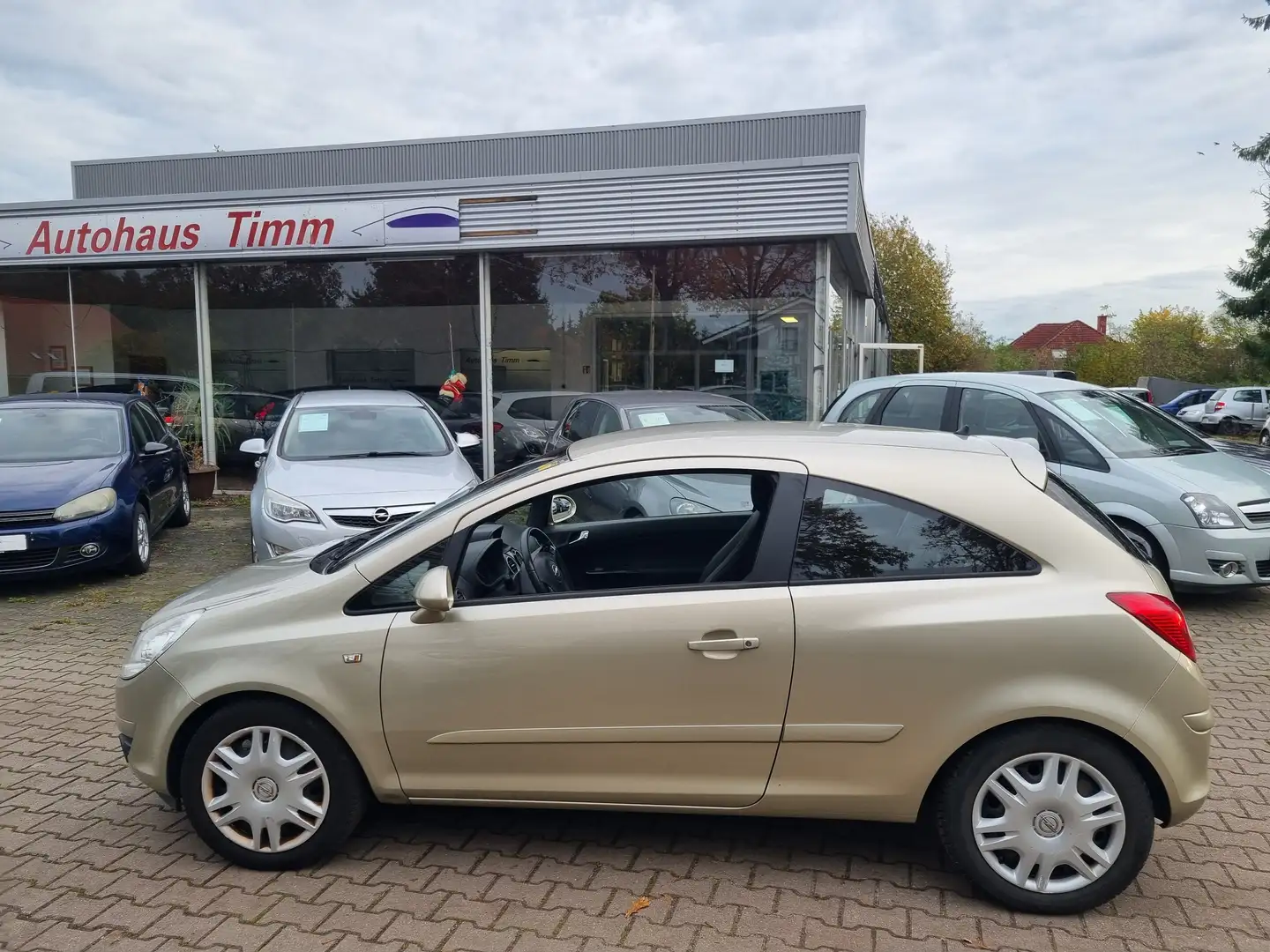 Opel Corsa Corsa 3-Türer 1.2 16V Cosmo Gold - 2