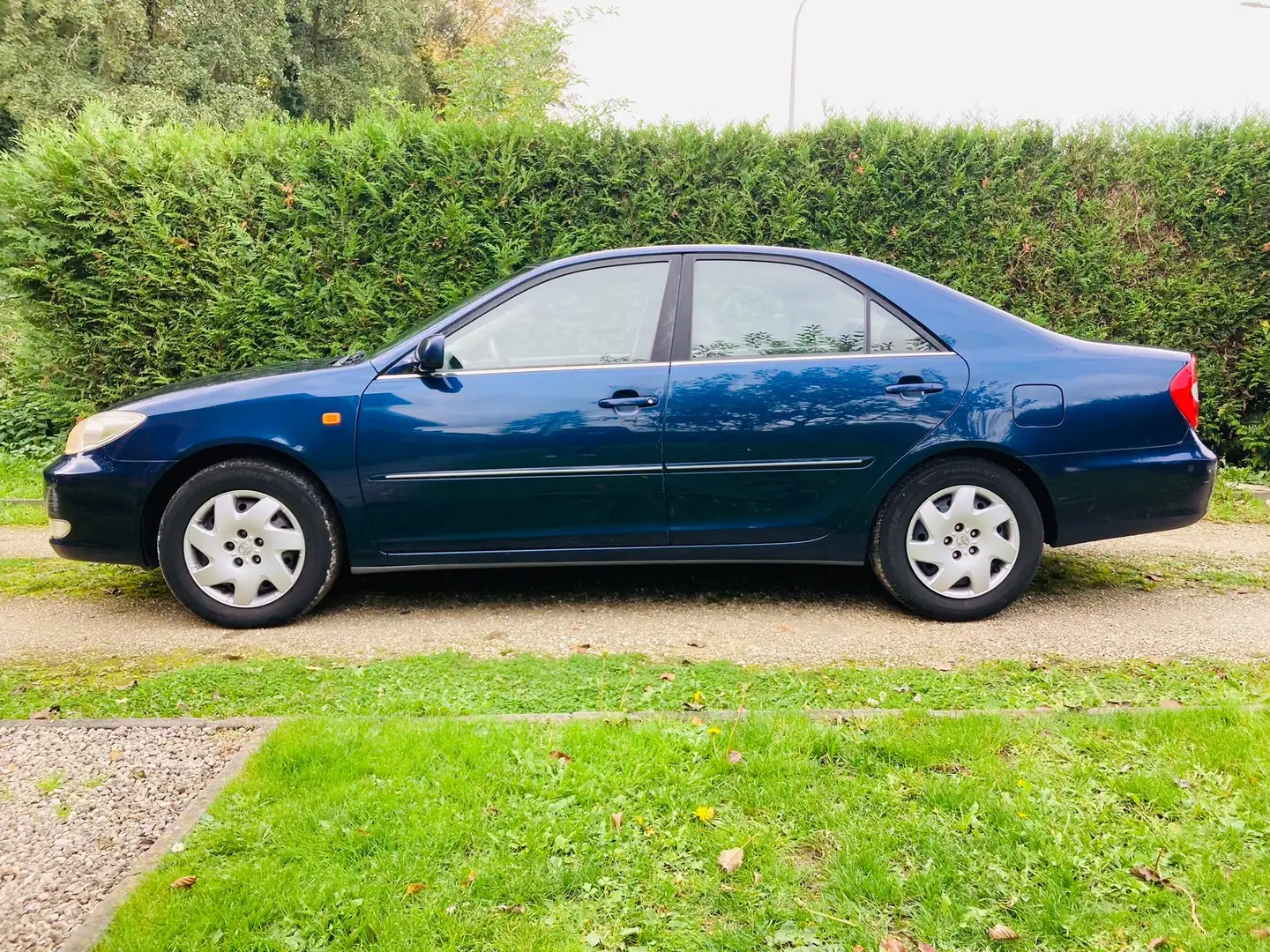 Toyota Camry 2.4i Essence+++Automatique+++Cuir+++Euro 3+++ Bleu - 2