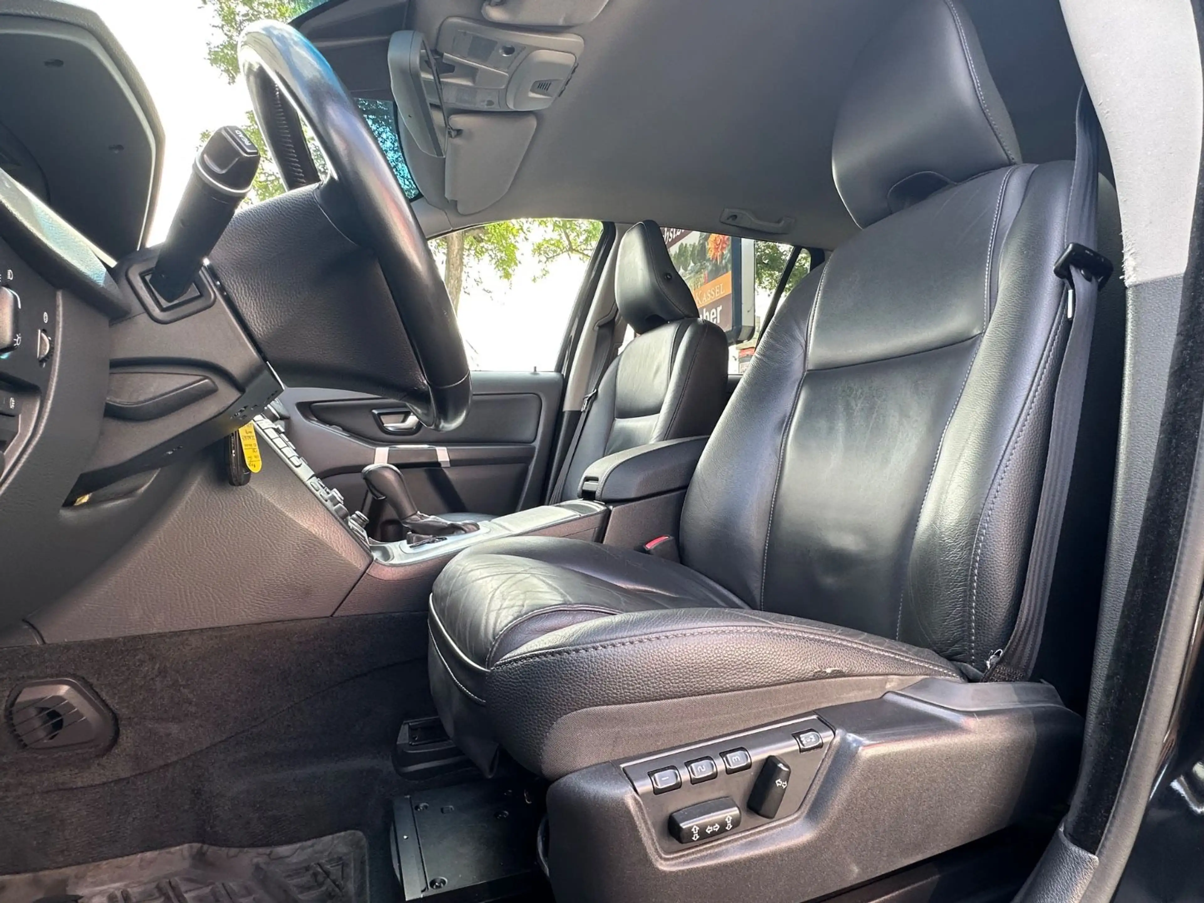 Volvo XC90 D5 AWD Momentum Geartronic 7 Sitzer/1. Hand — photo 14