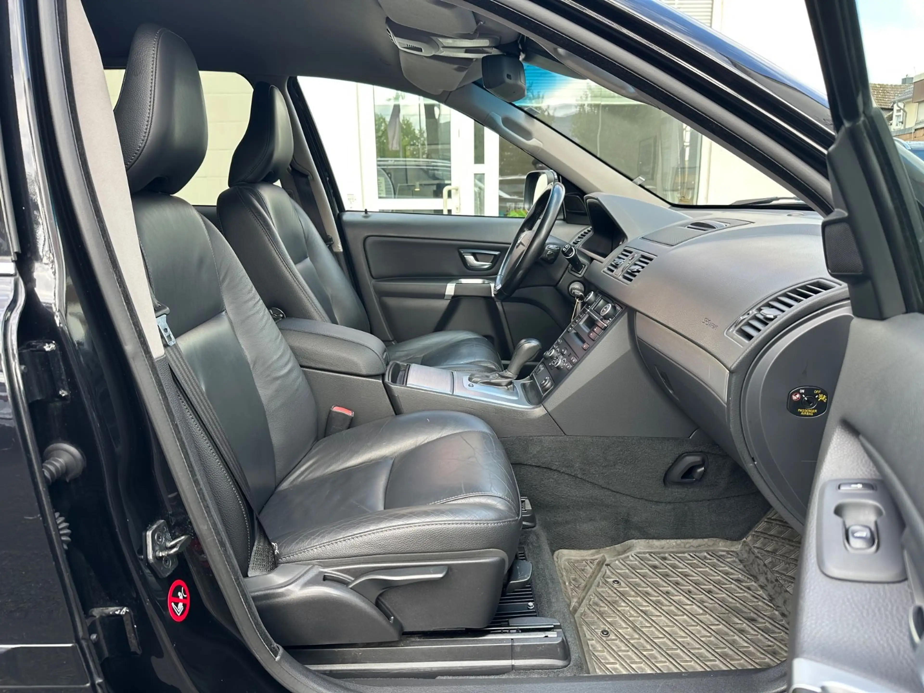 Volvo XC90 D5 AWD Momentum Geartronic 7 Sitzer/1. Hand — photo 10