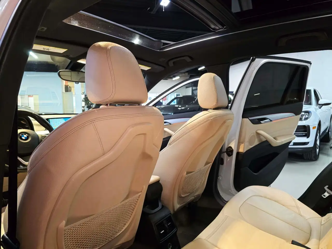 BMW X1 снимка BMW X1