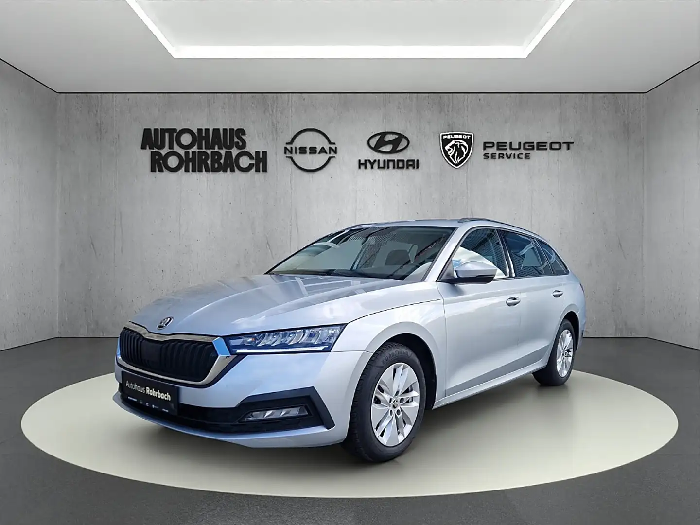 Skoda Octavia Combi 2,0 TDI Ambition DSG Grau - 1