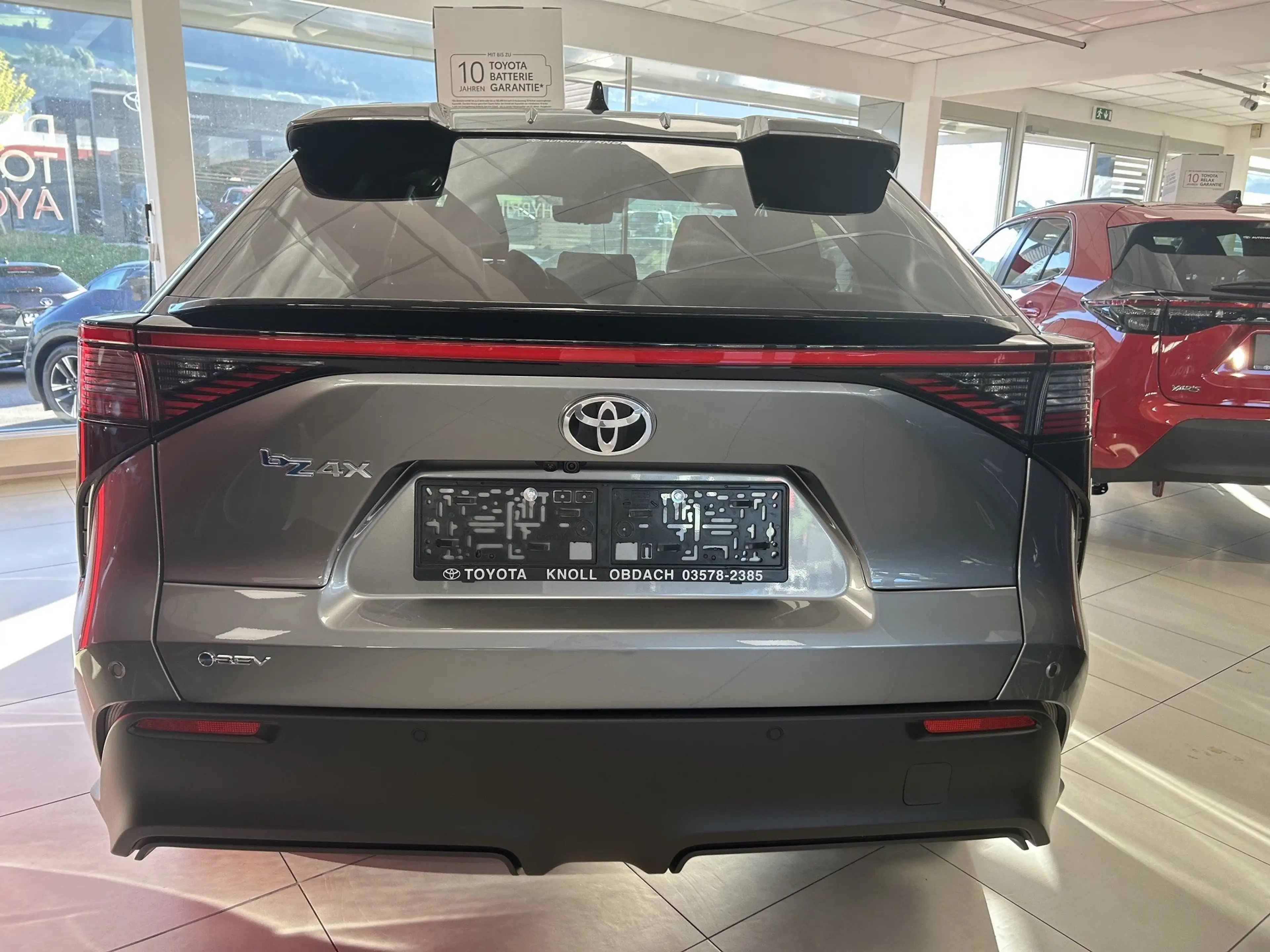Toyota bZ4X FWD Lounge — photo 3