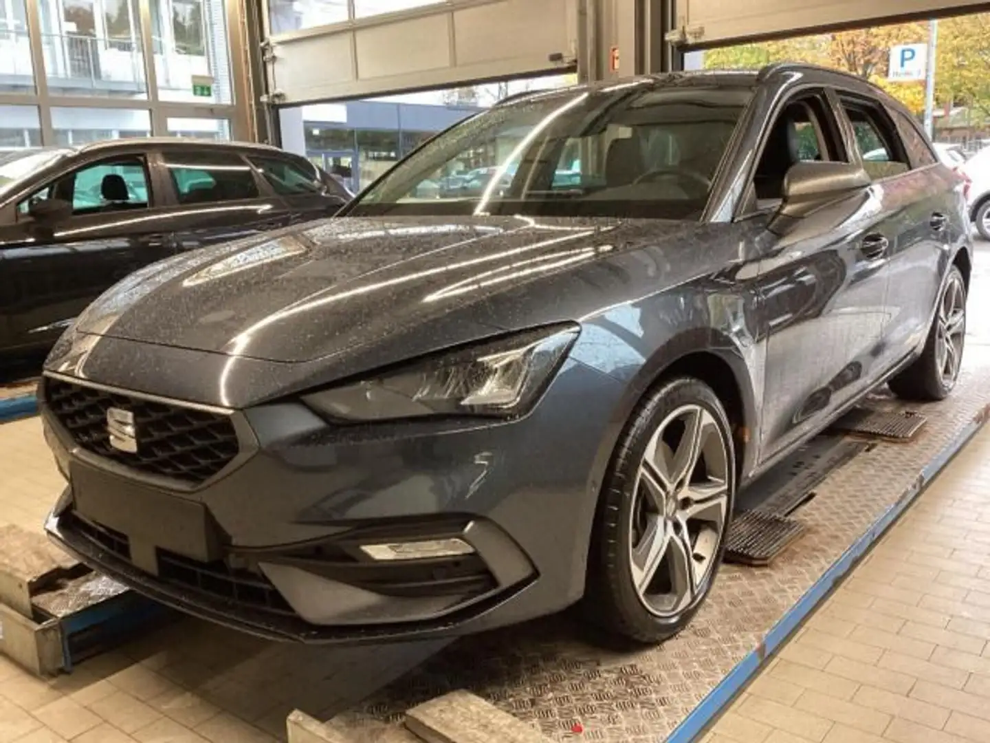 SEAT Leon Sportstourer 1.4 eHybrid FR LM18 AHK Grau - 2