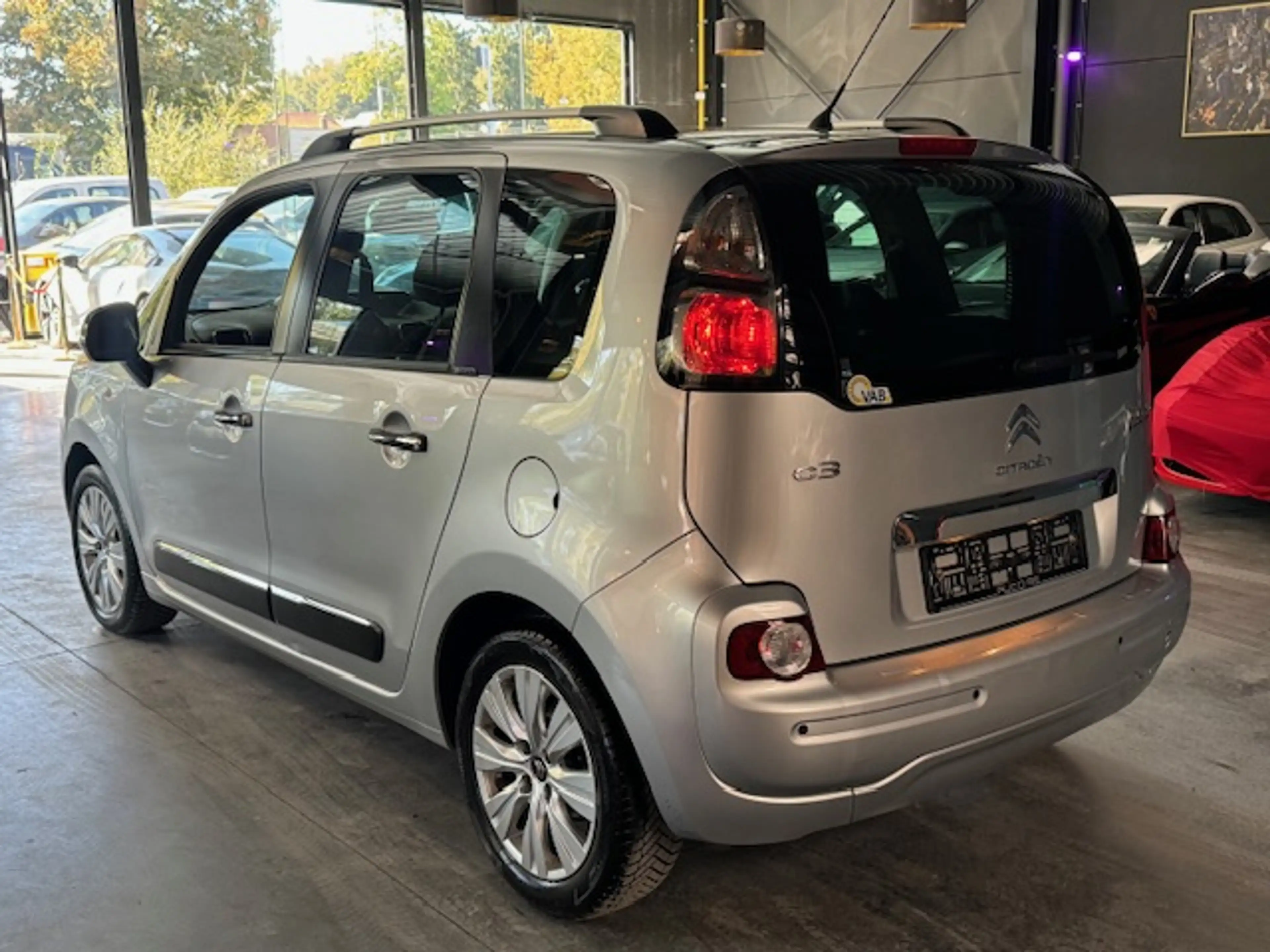 Citroen C3 Picasso 1.6 - AUTOMATIQUE - A/C - MEDIA/TEL - LIM/REG — photo 6