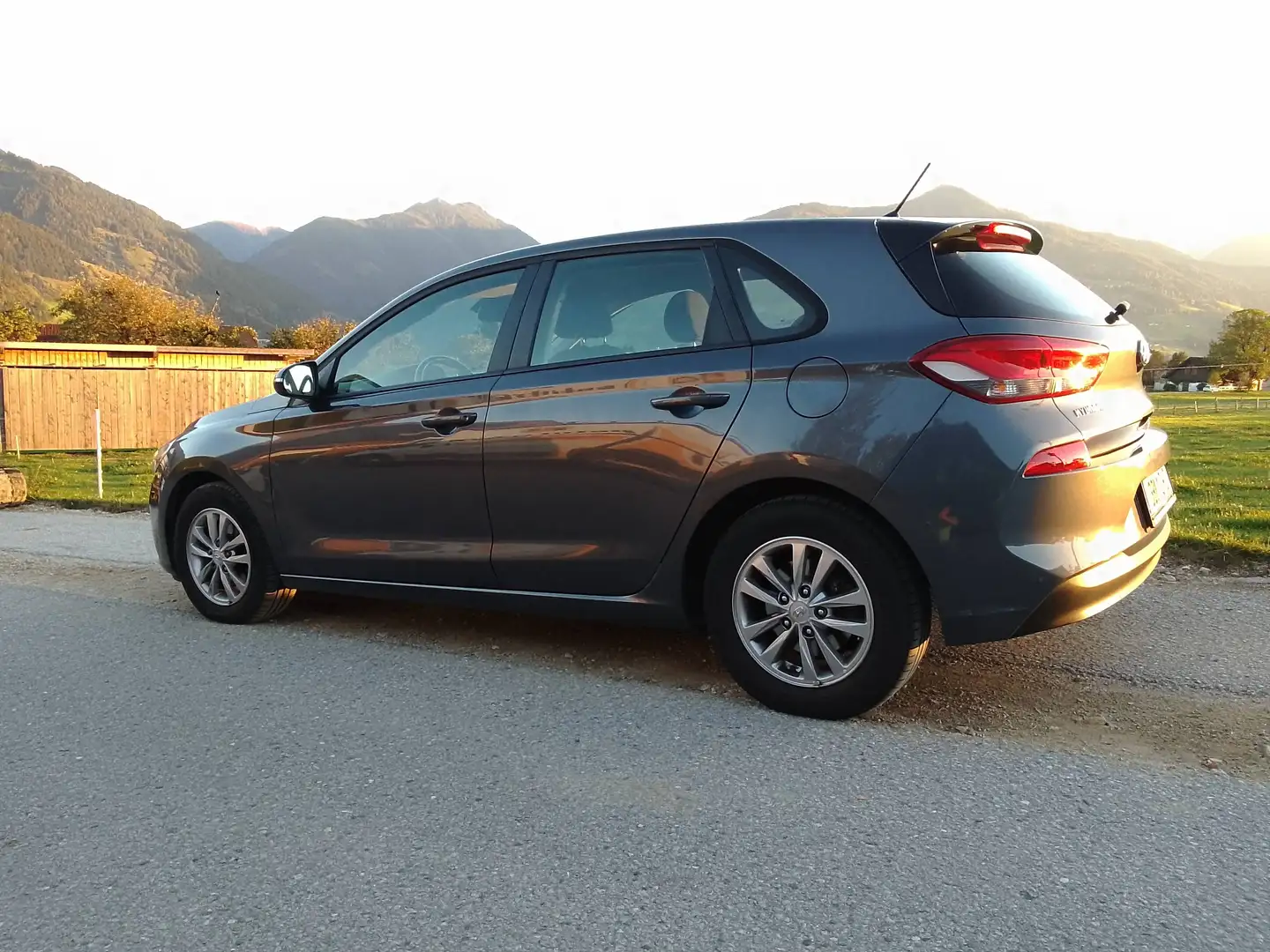 Hyundai i30 i30 1,4 MPI Edition 25 Start/Stopp Edition 25 Grau - 1