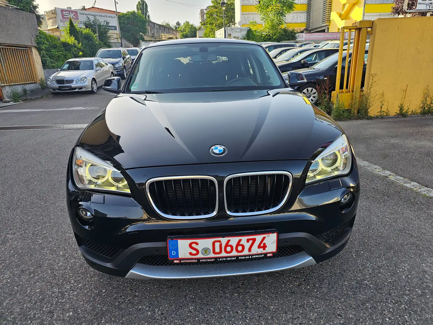 BMW X1 18 i sDrive Schwarz - 2