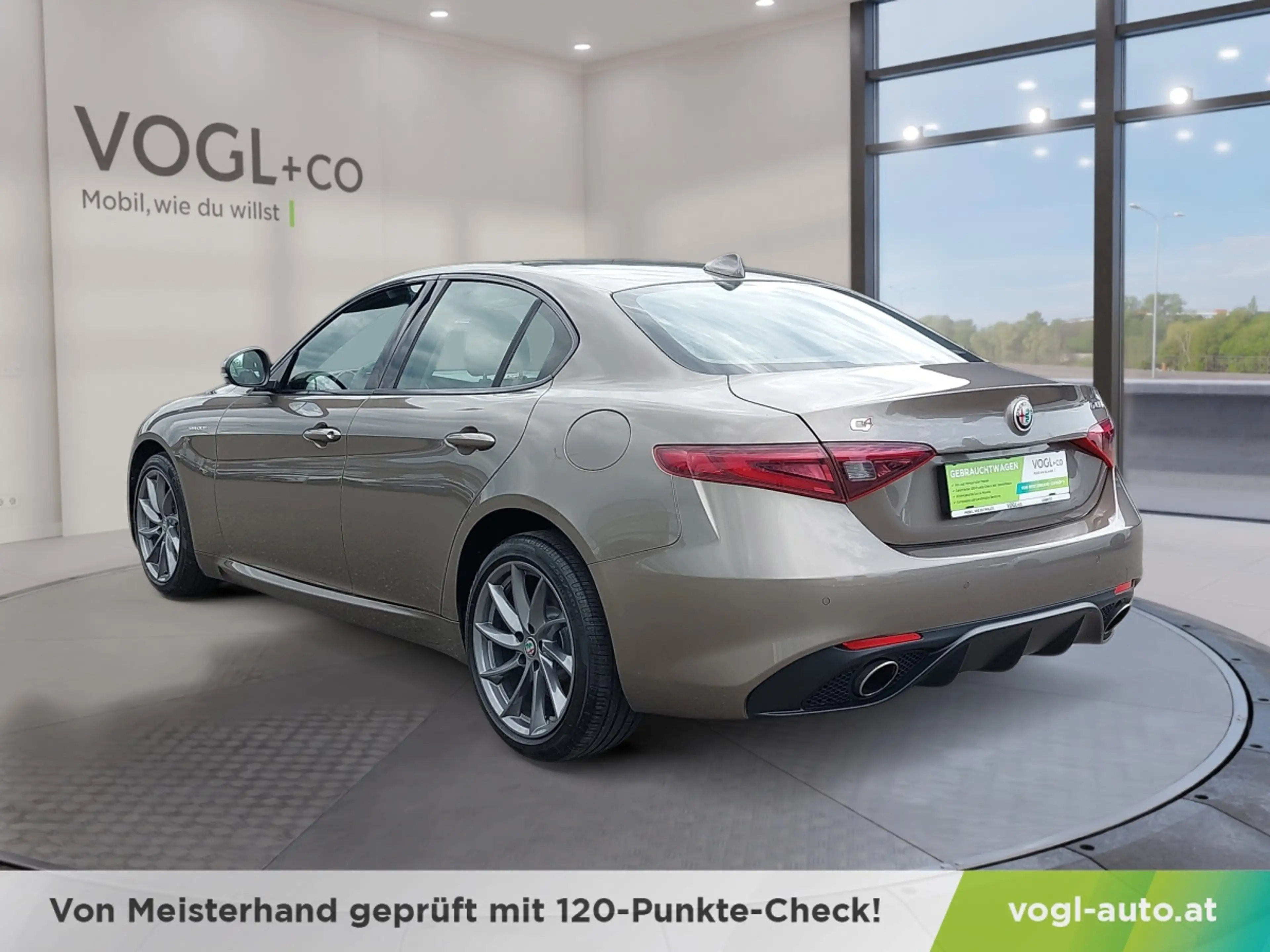 Alfa Romeo Giulia Veloce 2.2 210 AT AWD — photo 3