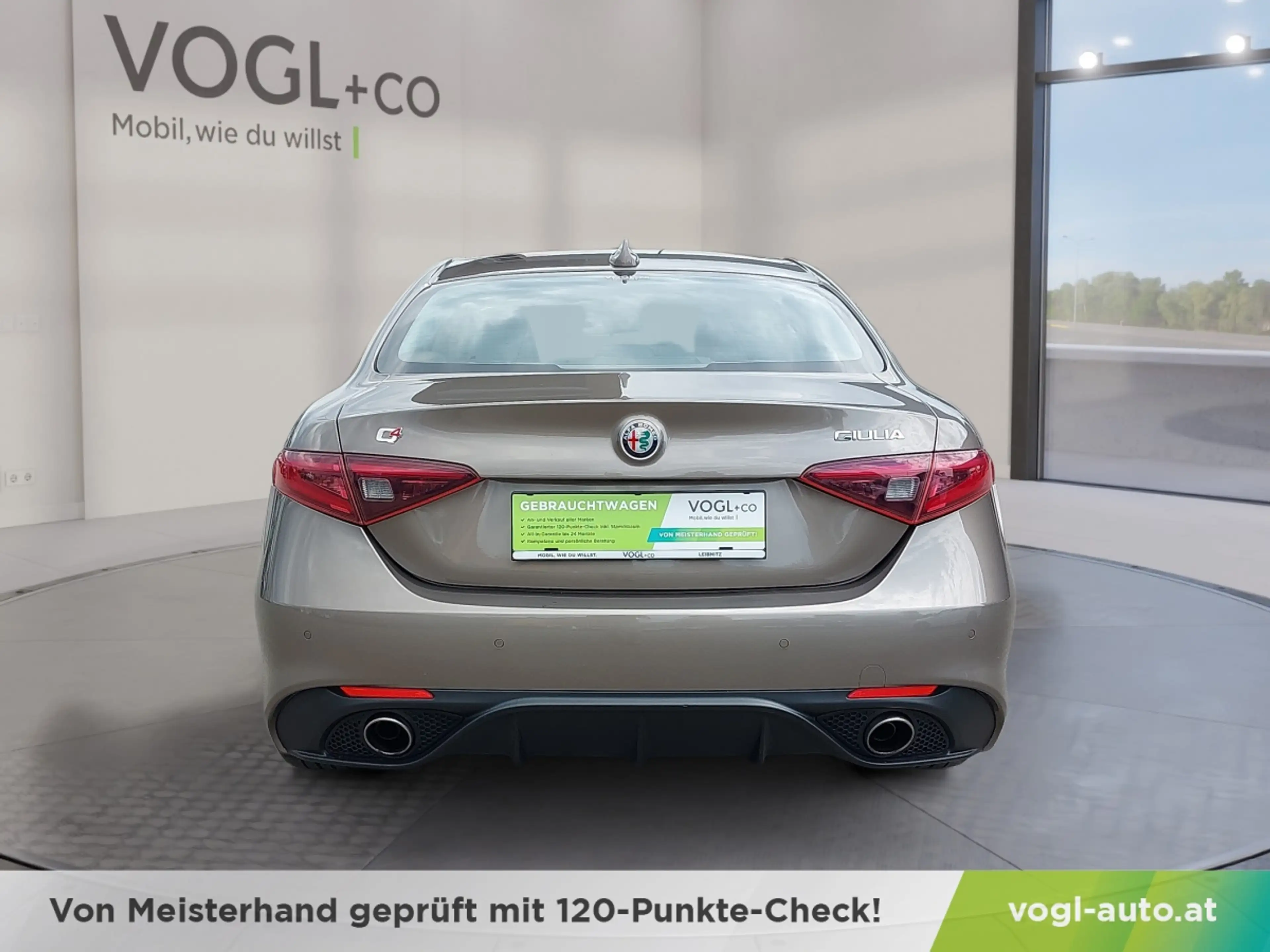 Alfa Romeo Giulia Veloce 2.2 210 AT AWD — photo 7
