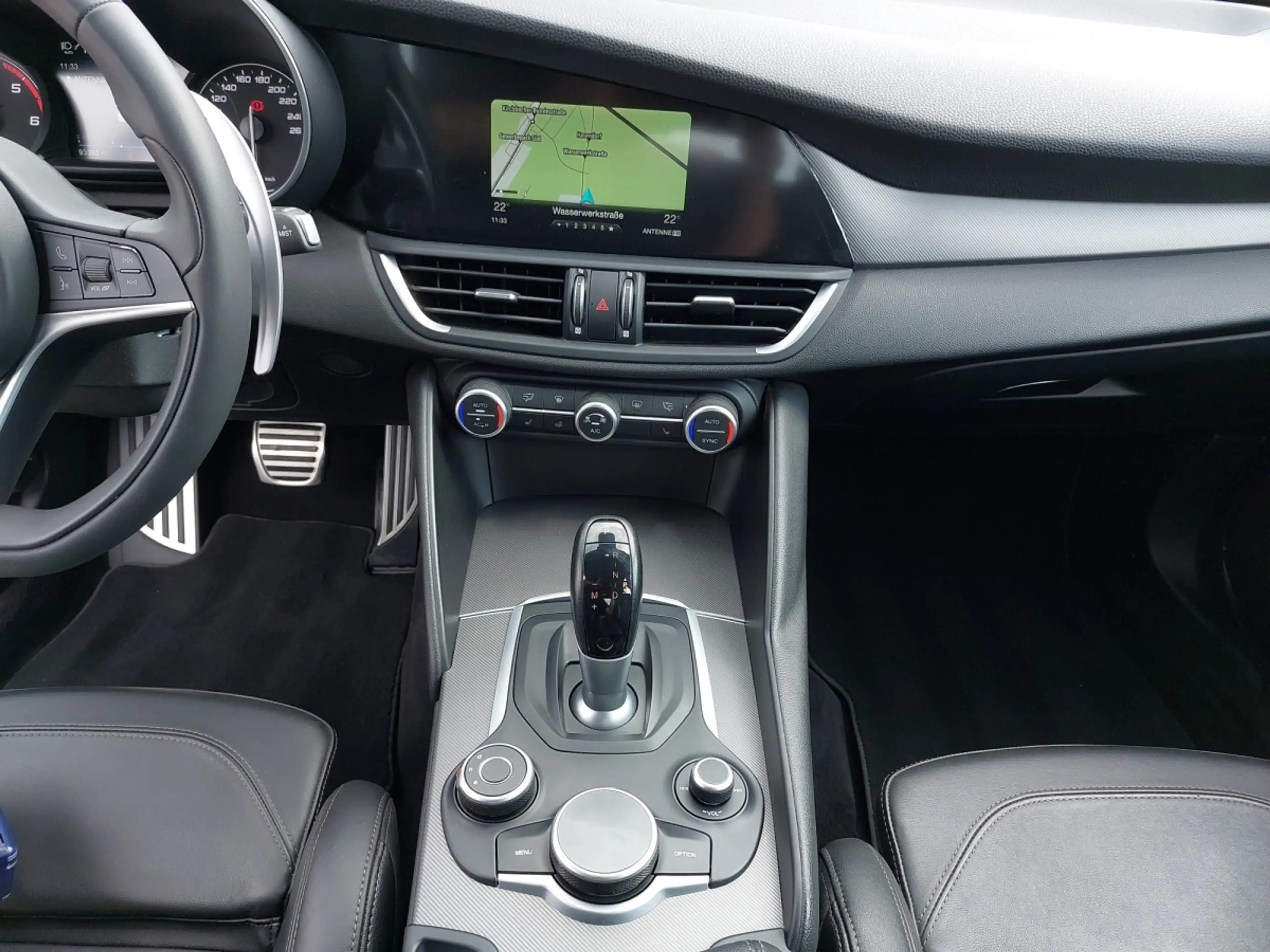 Alfa Romeo Giulia Veloce 2.2 210 AT AWD — photo 9