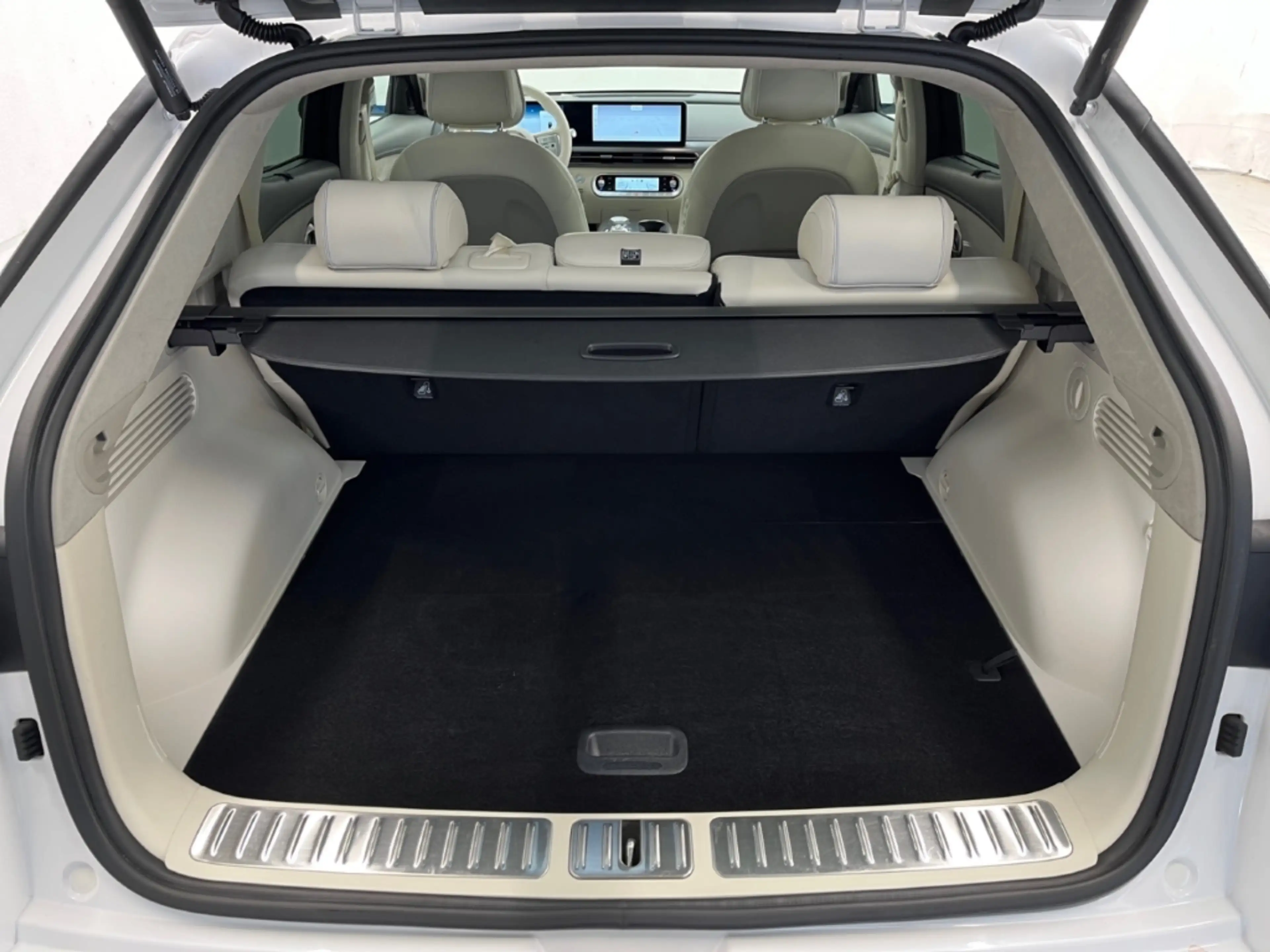 Genesis GV60 Sport Elektro 4WD Sportpaket Panorama Memory Sitze — photo 15
