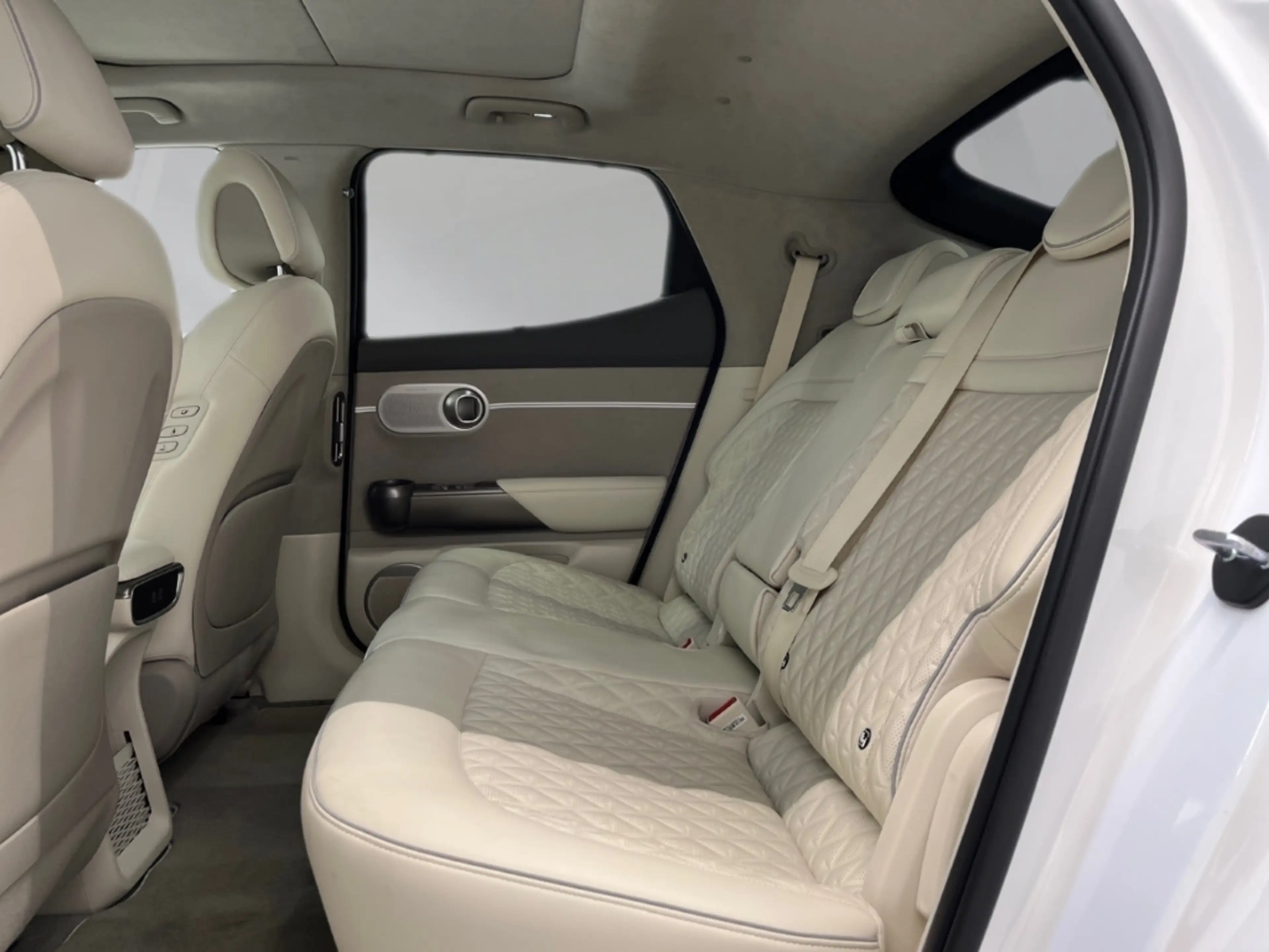 Genesis GV60 Sport Elektro 4WD Sportpaket Panorama Memory Sitze — photo 14