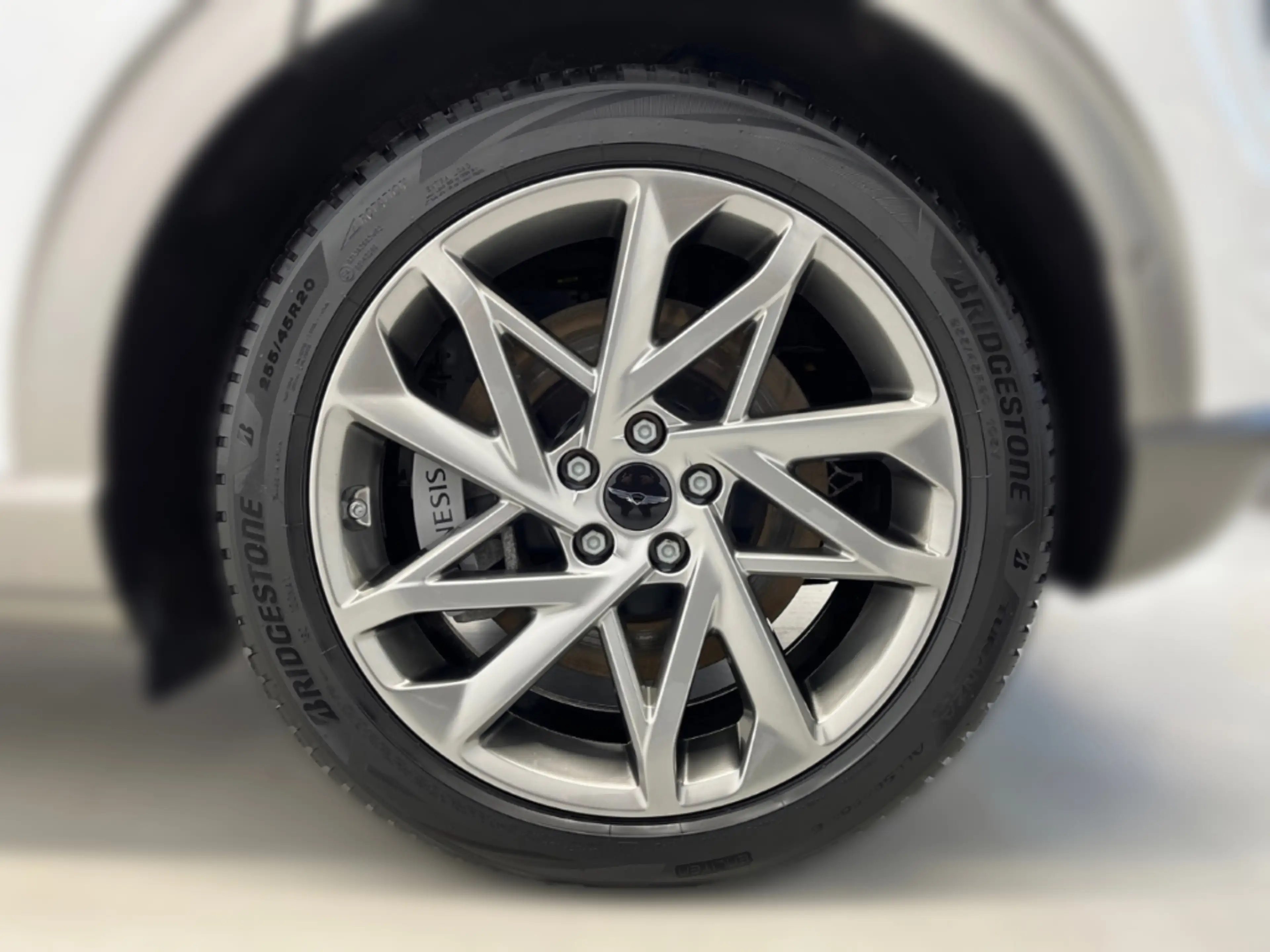 Genesis GV60 Sport Elektro 4WD Sportpaket Panorama Memory Sitze — photo 9