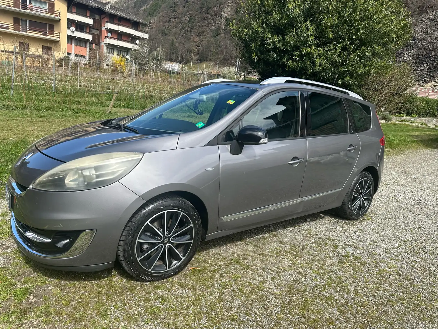 Renault Grand Scenic Energy dCi 130 Start & Stop Bose Edition Grey - 1