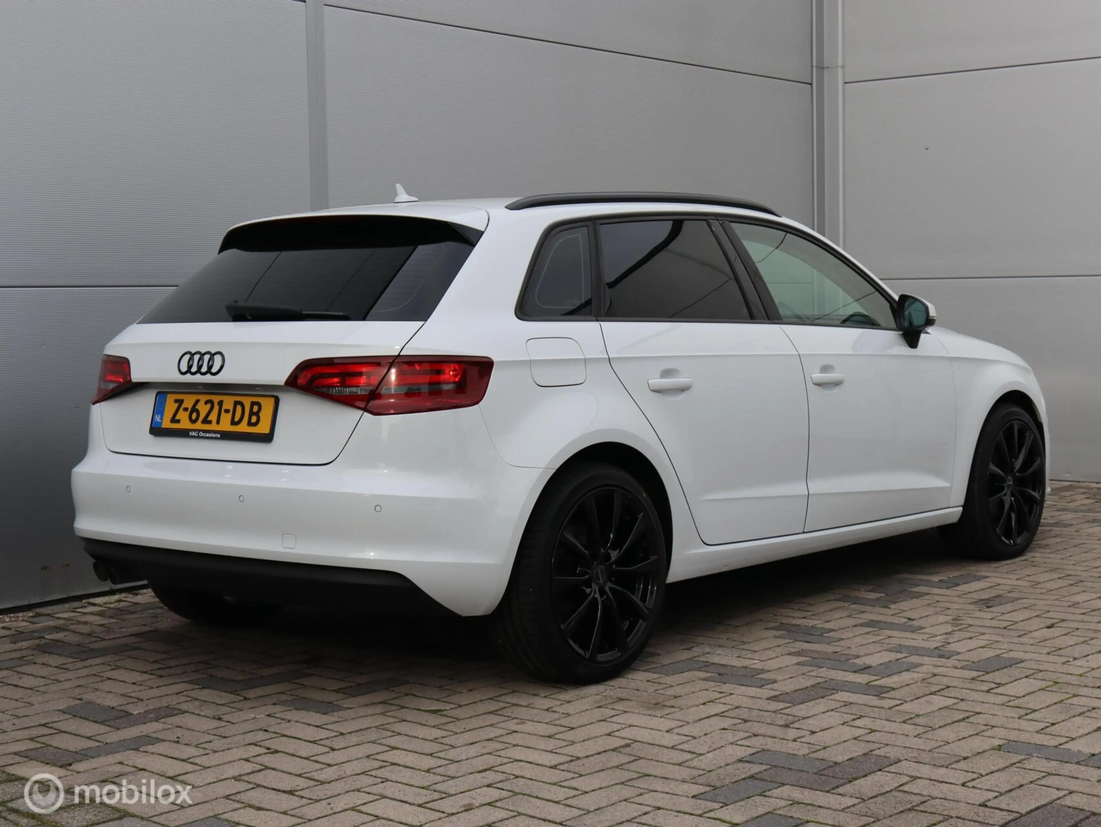 Audi A3 Sportback 1.4 TFSI CoD Ambition Pro Line S — photo 3
