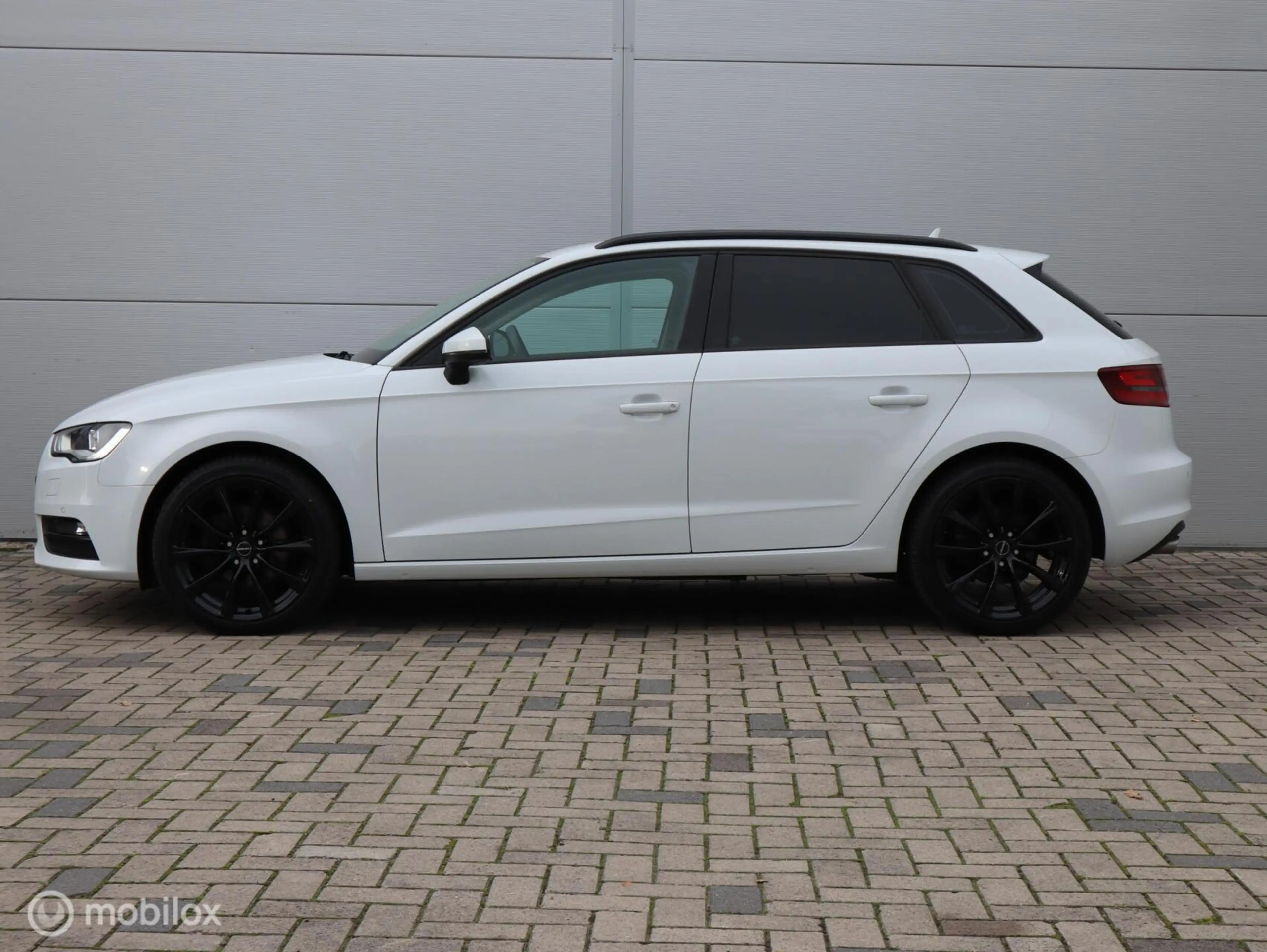Audi A3 Sportback 1.4 TFSI CoD Ambition Pro Line S — photo 2