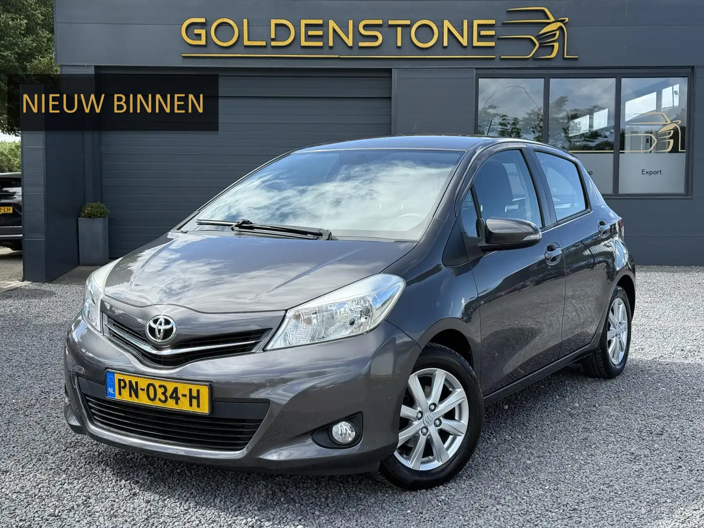 Toyota Yaris 1.3 VVT-i Dynamic 1e Eigenaar,Airco,Trekhaak,6-Bak Grijs - 1