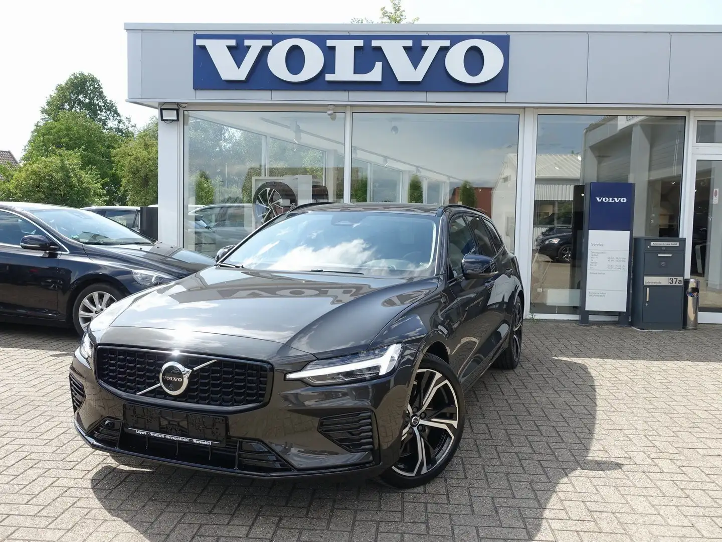 Volvo V60 Ultra T8 AWD/360°/AHK/HeadUP/B&W/BLIS/Pano Grau - 1